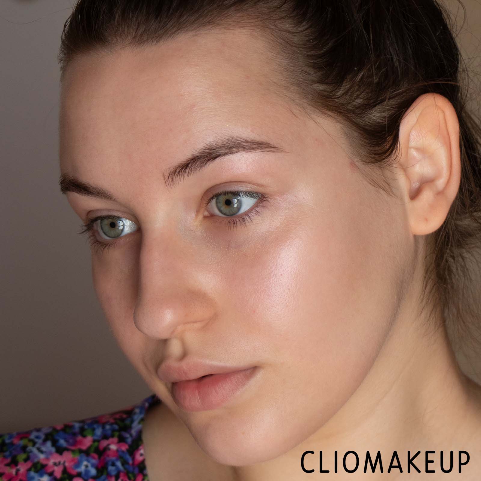 cliomakeup-recensione-illuminante-marc-jacobs-glow-away-dewy-coconut-face-luminizer-12