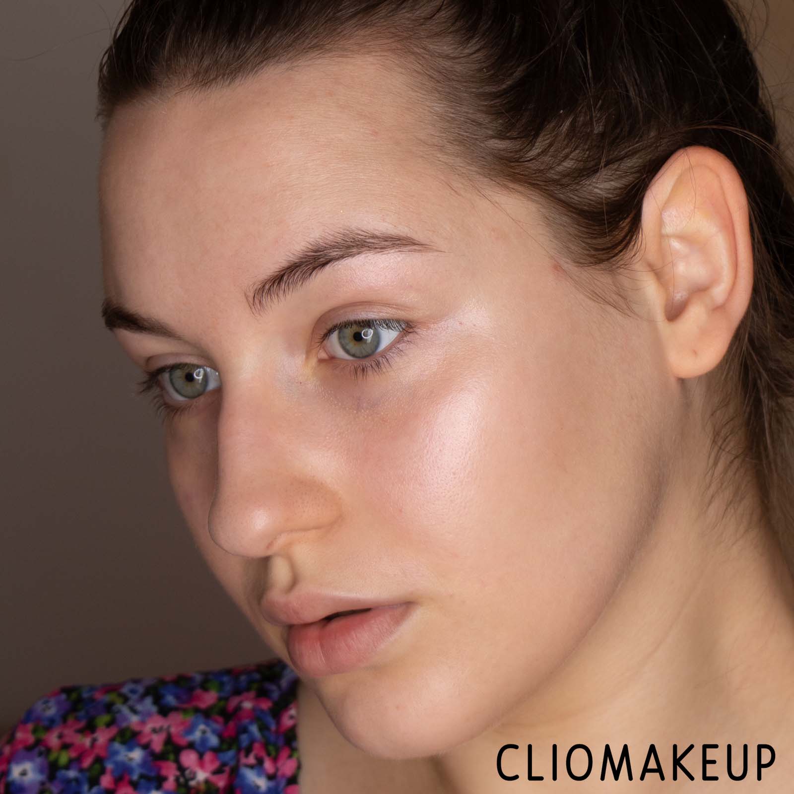 cliomakeup-recensione-illuminante-marc-jacobs-glow-away-dewy-coconut-face-luminizer-13