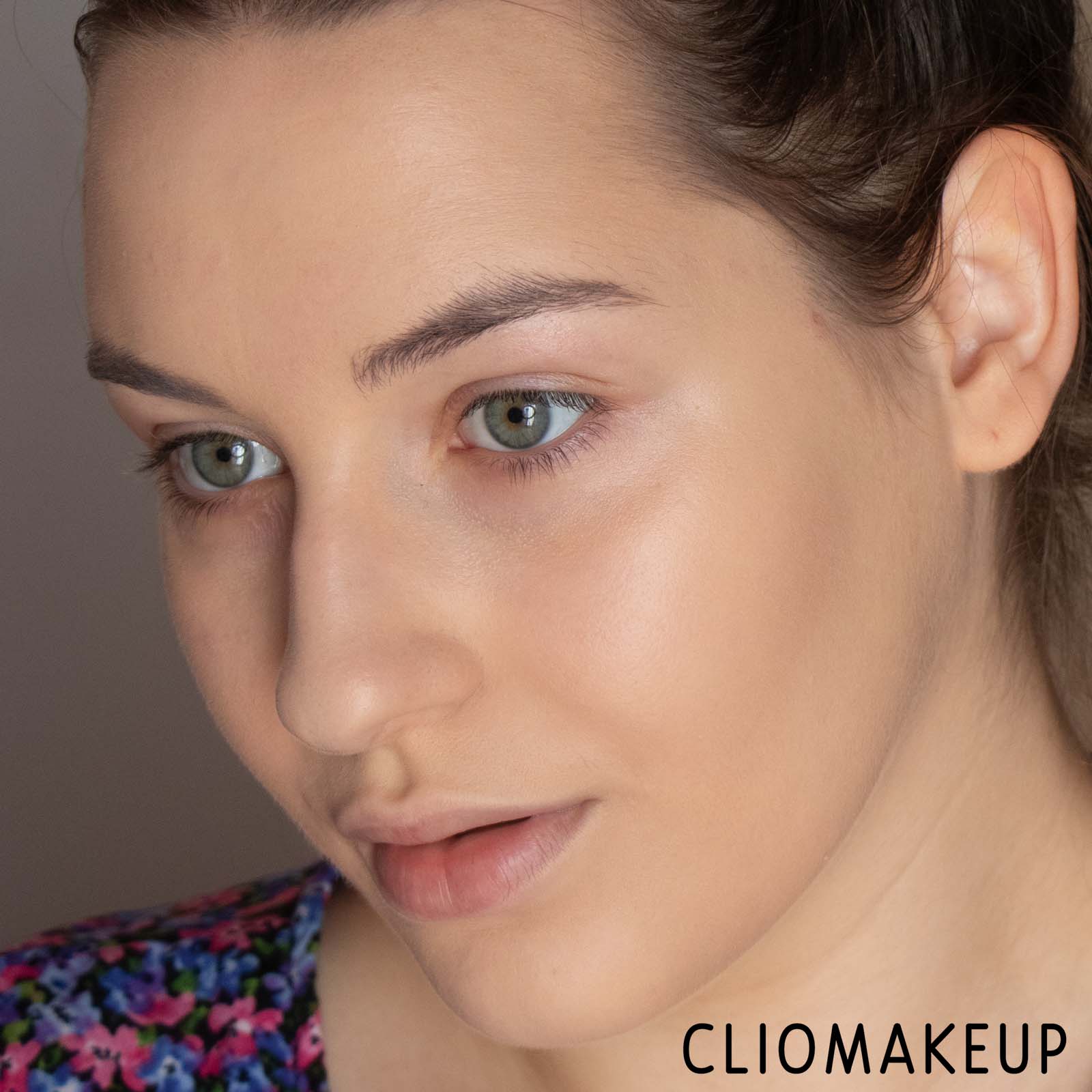 cliomakeup-recensione-illuminante-marc-jacobs-glow-away-dewy-coconut-face-luminizer-14