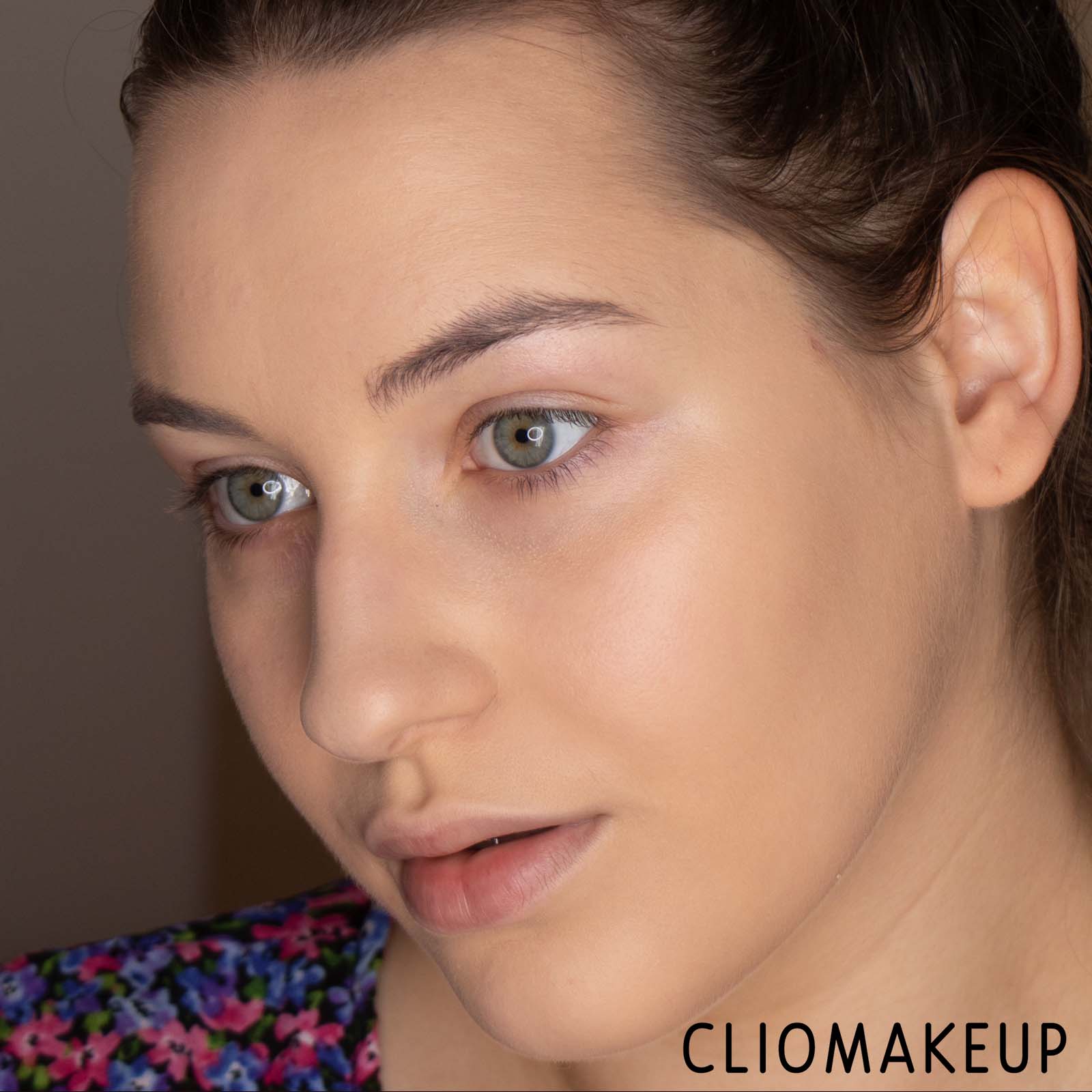 cliomakeup-recensione-illuminante-marc-jacobs-glow-away-dewy-coconut-face-luminizer-15