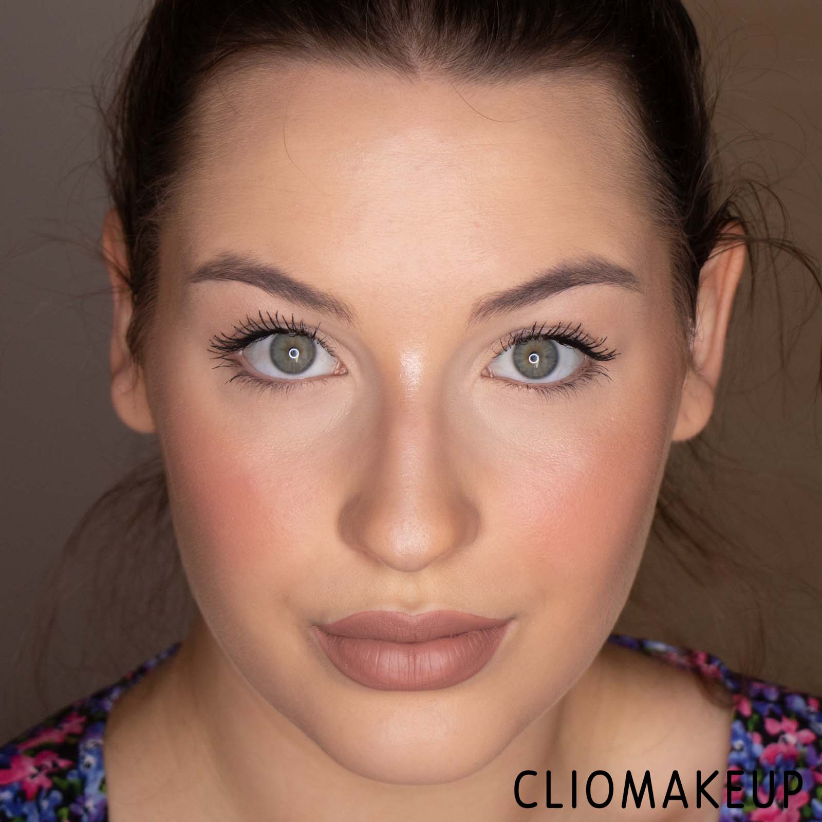 cliomakeup-recensione-illuminante-marc-jacobs-glow-away-dewy-coconut-face-luminizer-17