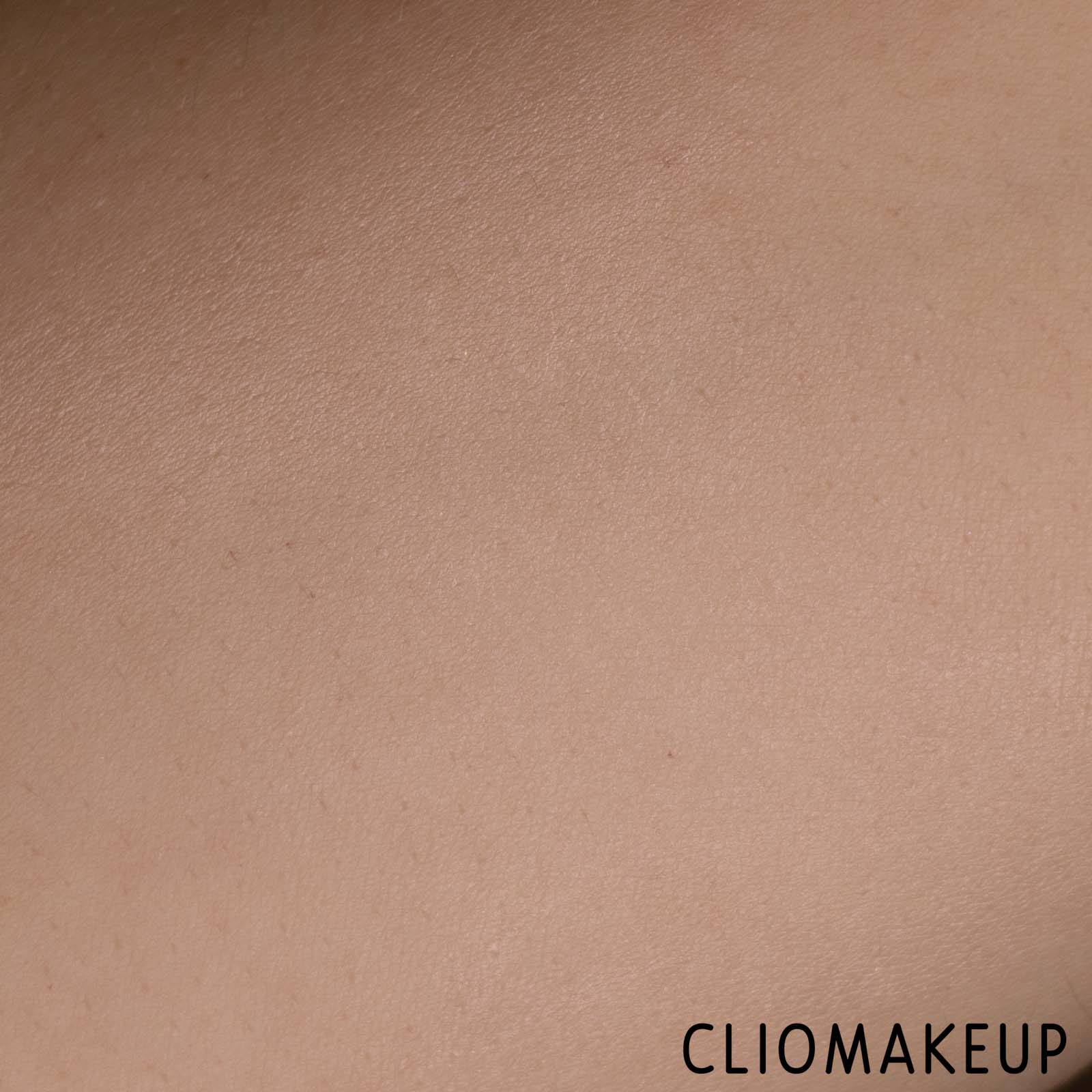 cliomakeup-recensione-illuminante-marc-jacobs-glow-away-dewy-coconut-face-luminizer-9