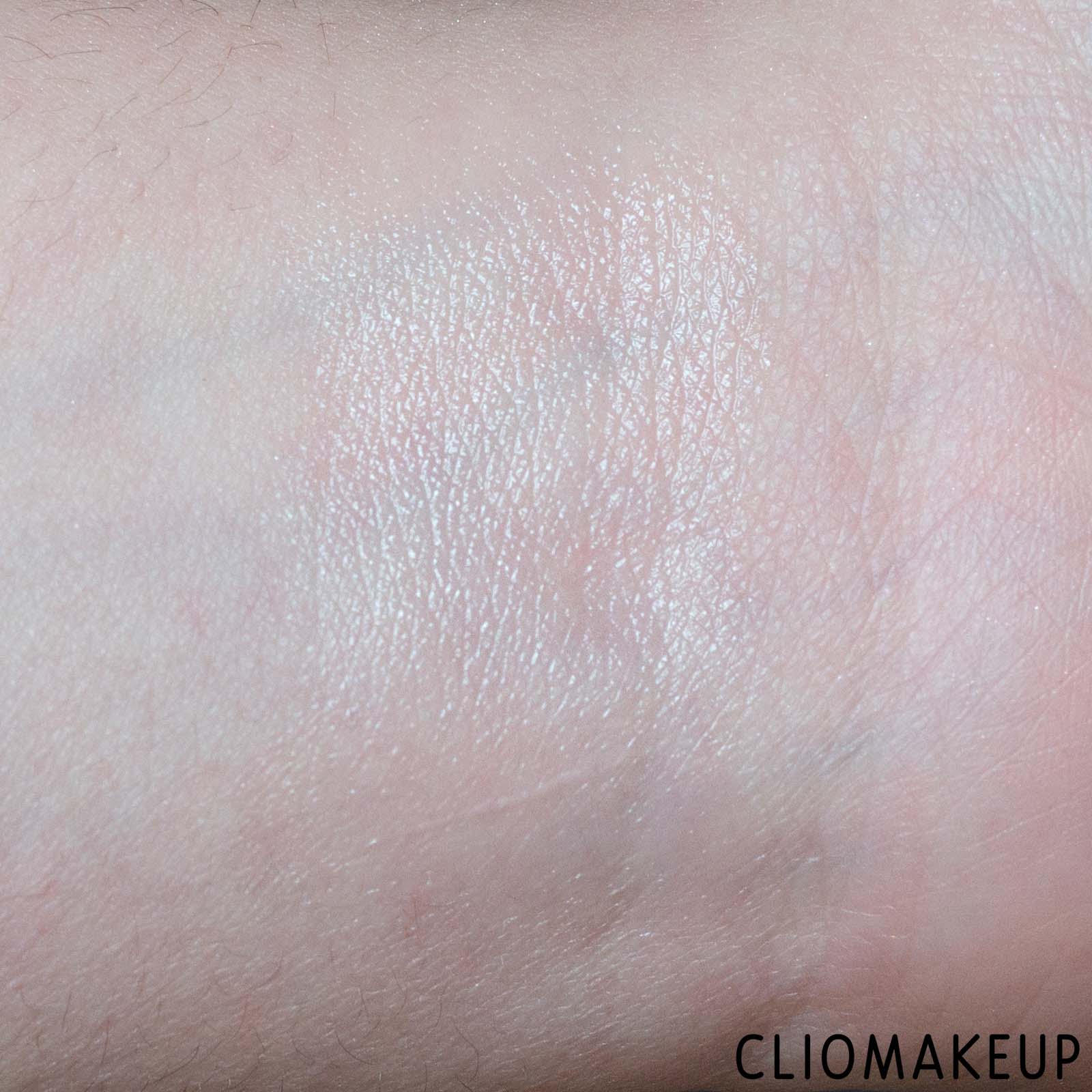 cliomakeup-recensione-balsamo-labbra-essence-pure-volume-plumping-effect-6