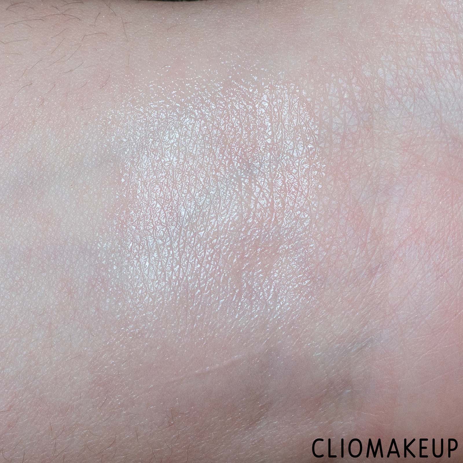 cliomakeup-recensione-balsamo-labbra-essence-pure-volume-plumping-effect-7