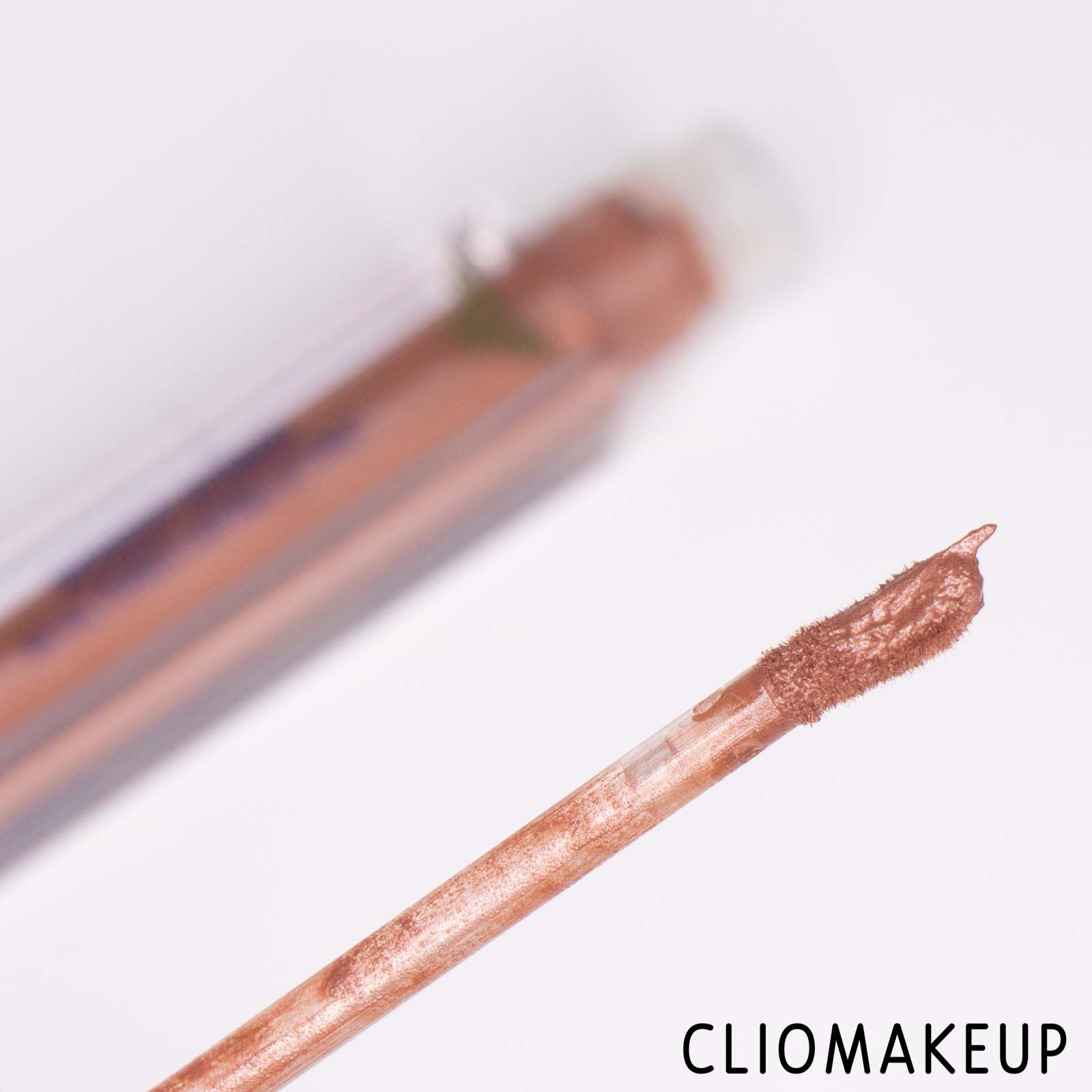 cliomakeup-recensione-rossetto-kiko-wonder-woman-metal-power-lasting-lip-paint-5