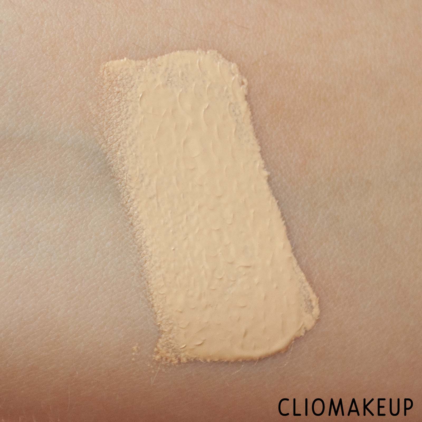 cliomakeup-recensione-fondotinta-mac-fondotinta-pro-longwear-nourishing-waterproof-foundation-6