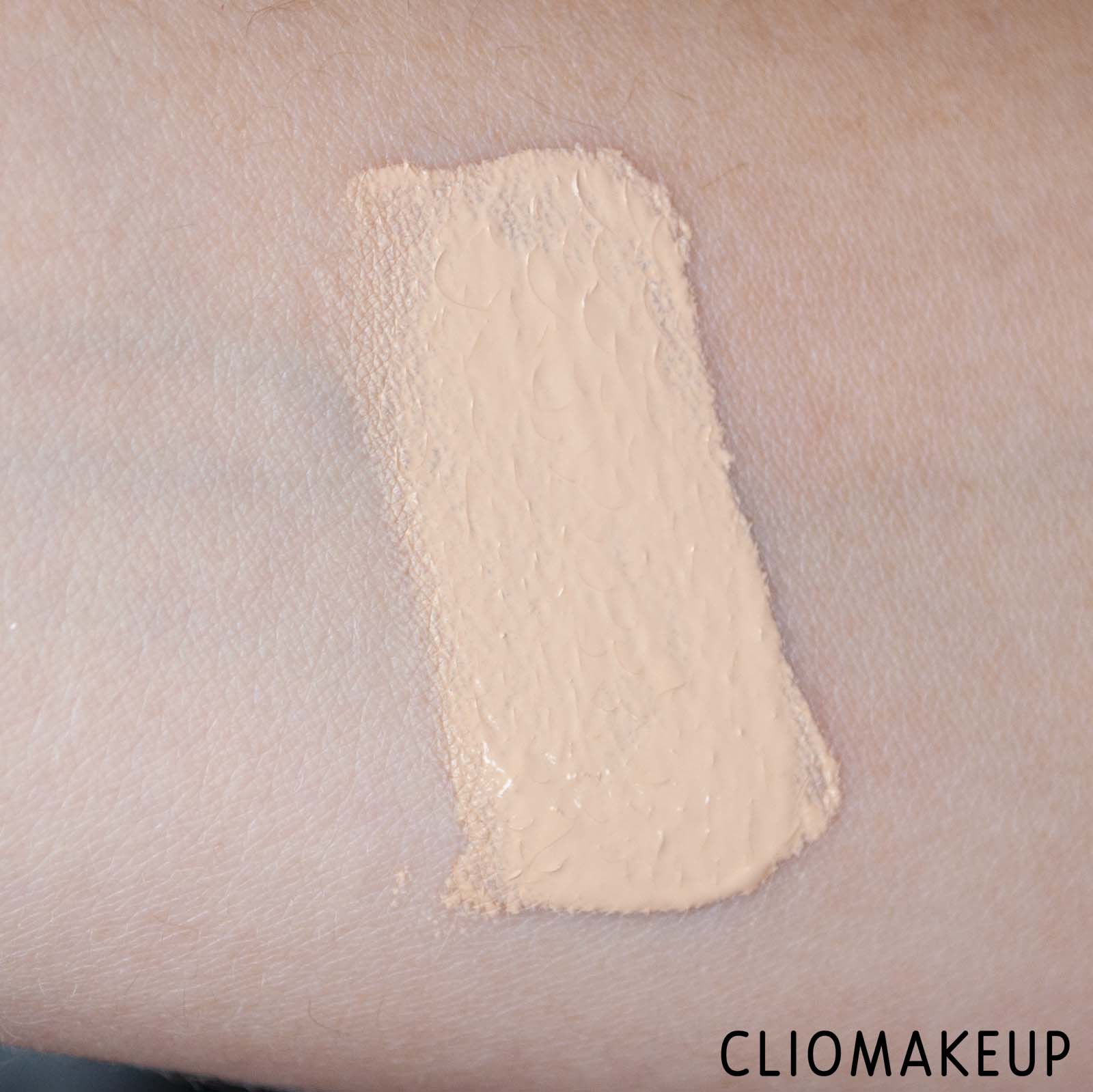 cliomakeup-recensione-fondotinta-mac-fondotinta-pro-longwear-nourishing-waterproof-foundation-7