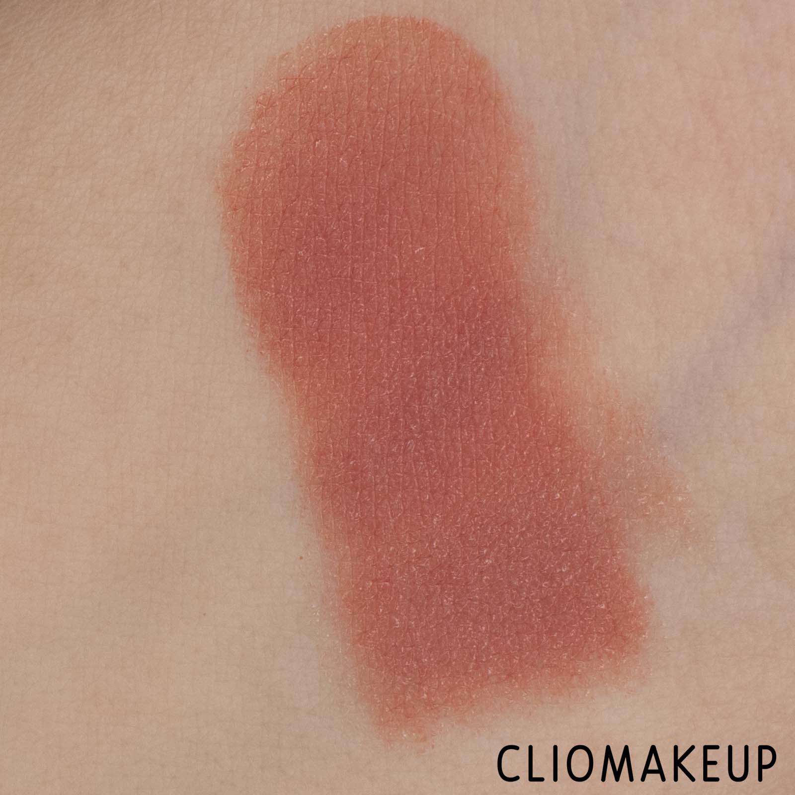 cliomakeup-recensione-rossetti-mesauda-gold-xmas-opulent-shine-rossetto-cremoso-7