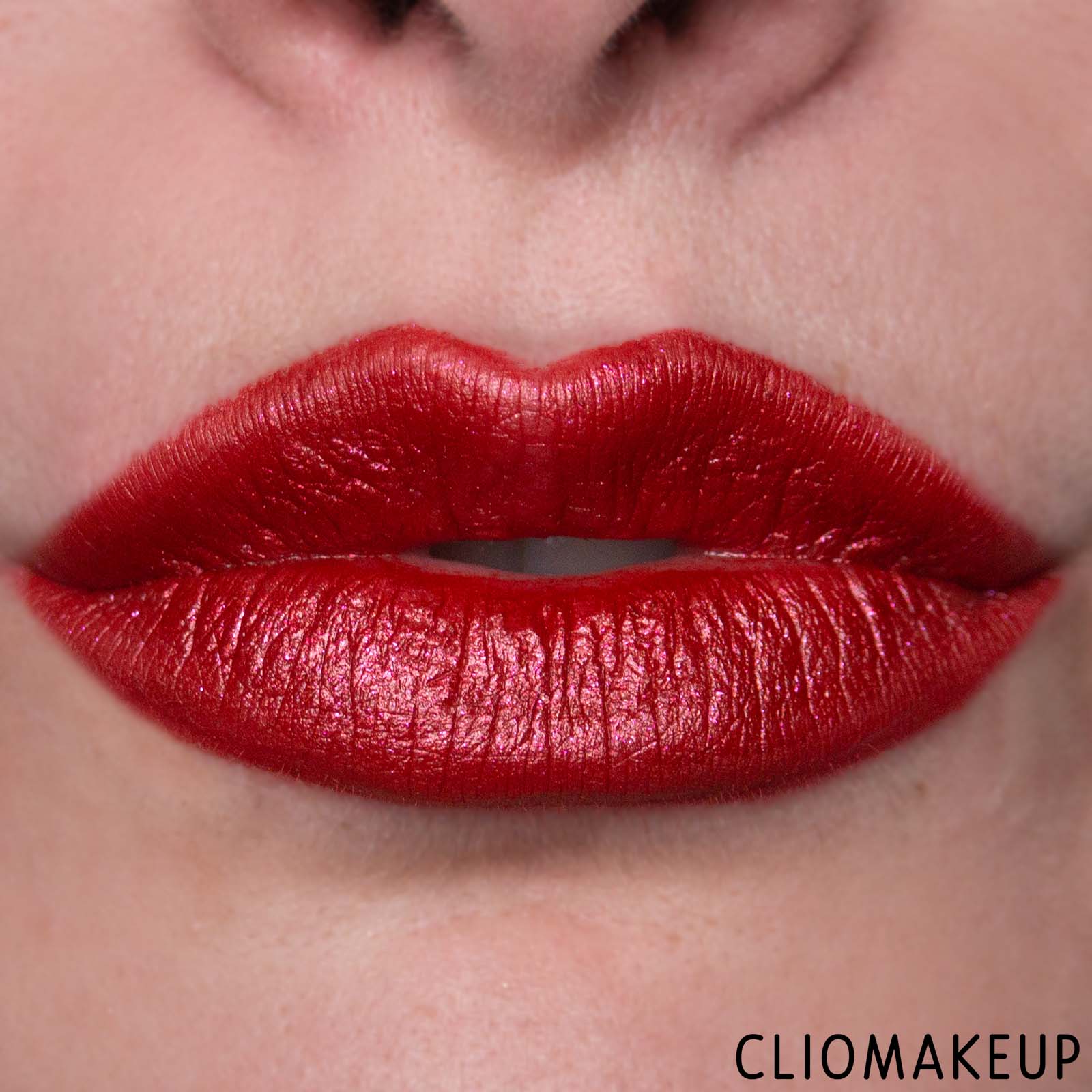 cliomakeup-recensione-rossetto-kiko-holiday-gems-diamond-dust-lipstick-13