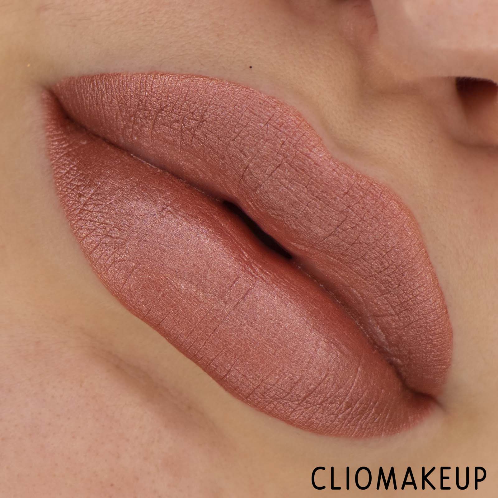 cliomakeup-recensione-rossetto-kiko-wonder-woman-metal-power-lasting-lip-paint-11