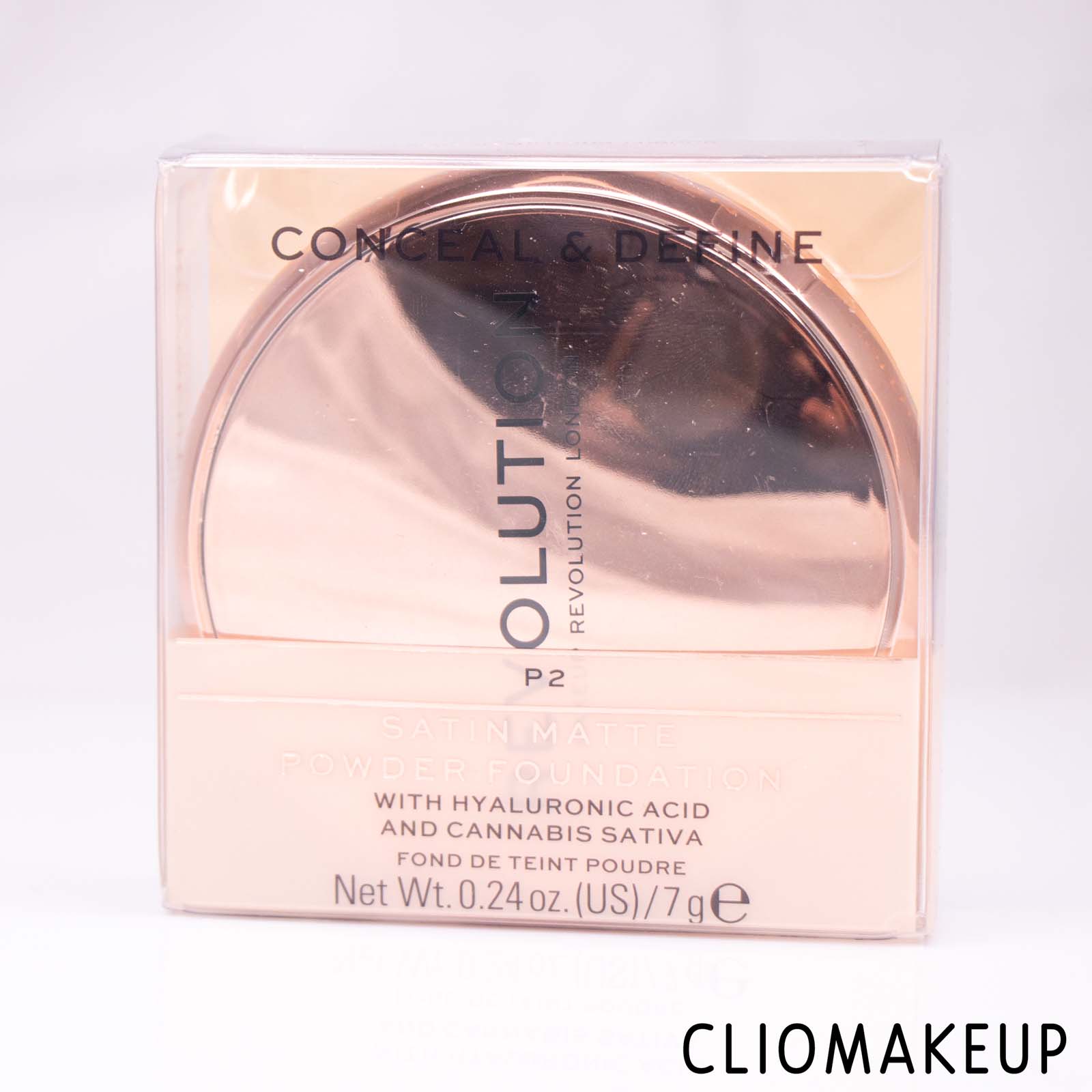 cliomakeup-recensione-fondotinta-Makeup-Revolution-Conceal-E-Define-Satin-Matte-Powder-Foundation -2