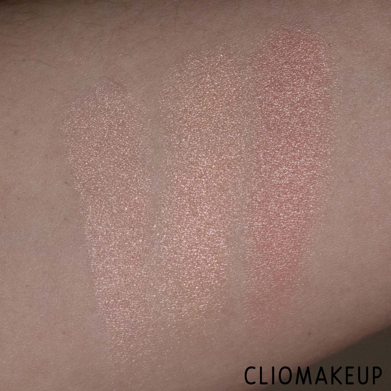 cliomakeup-recensione-palette-illuminanti-MAC-Extra-Dimension-Skinfinish-Trio-Galaxy-Glow-6