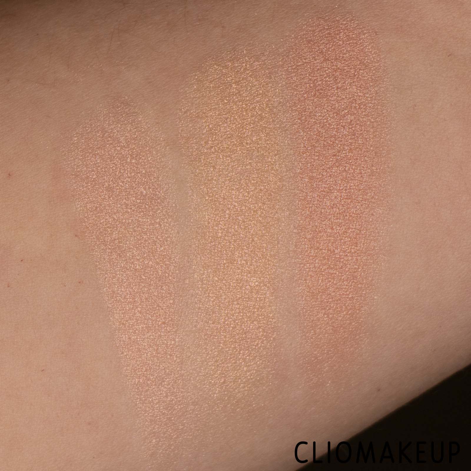 cliomakeup-recensione-palette-illuminanti-MAC-Extra-Dimension-Skinfinish-Trio-Galaxy-Glow-7