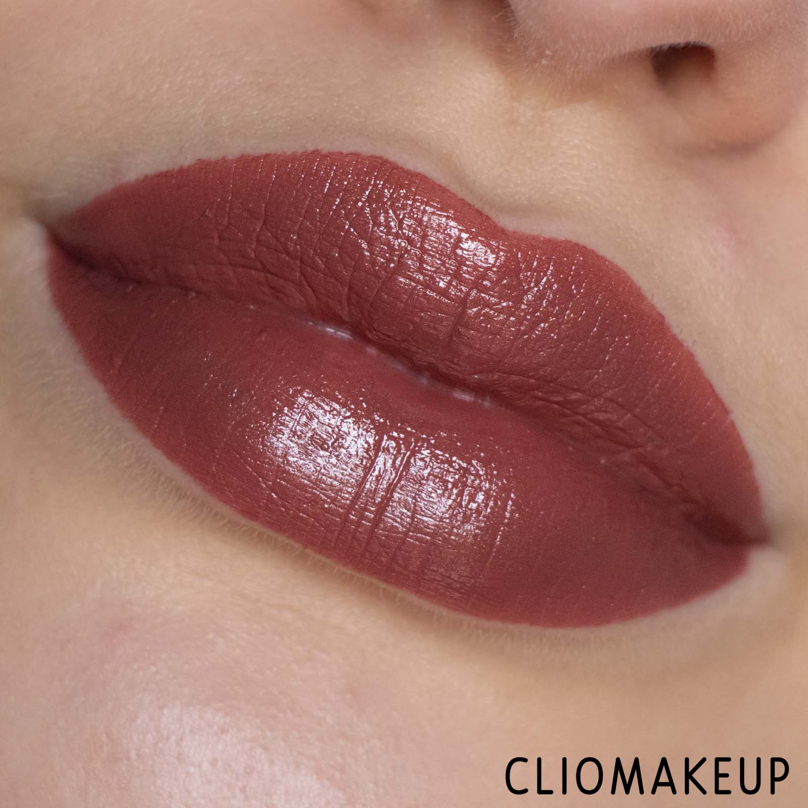 cliomakeup-recensione-rossetto-charlotte-tilbury-kissing-satin-lipstick-10