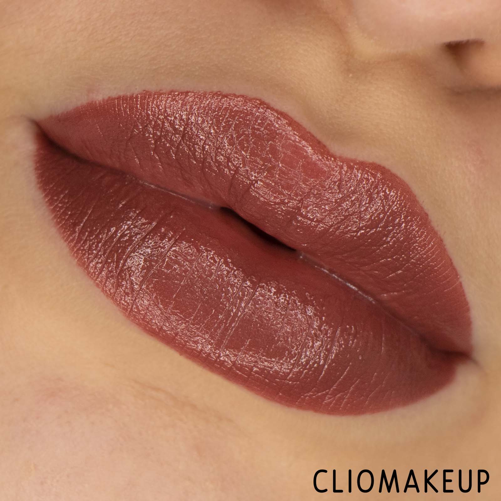 cliomakeup-recensione-rossetto-charlotte-tilbury-kissing-satin-lipstick-11