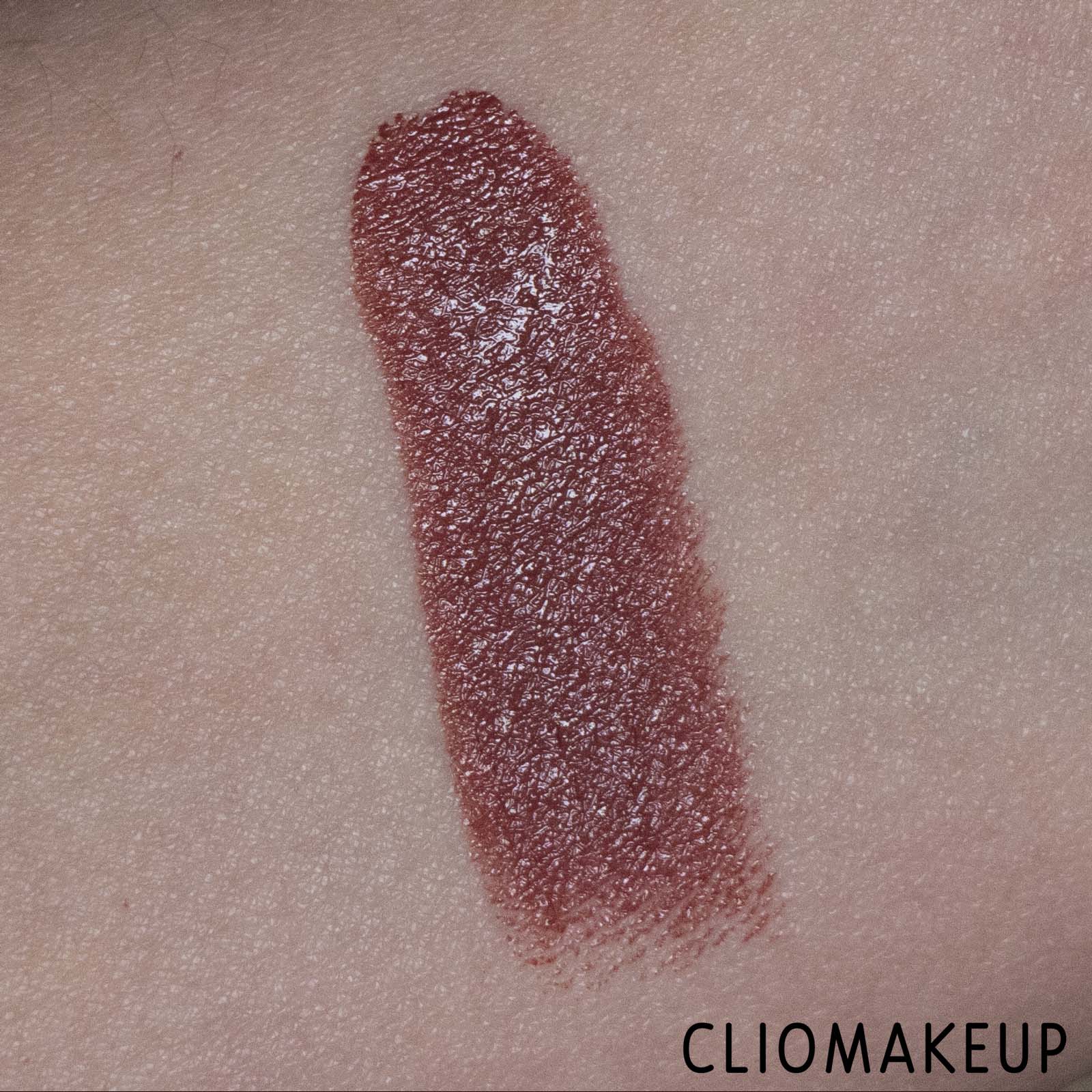 cliomakeup-recensione-rossetto-charlotte-tilbury-kissing-satin-lipstick-6