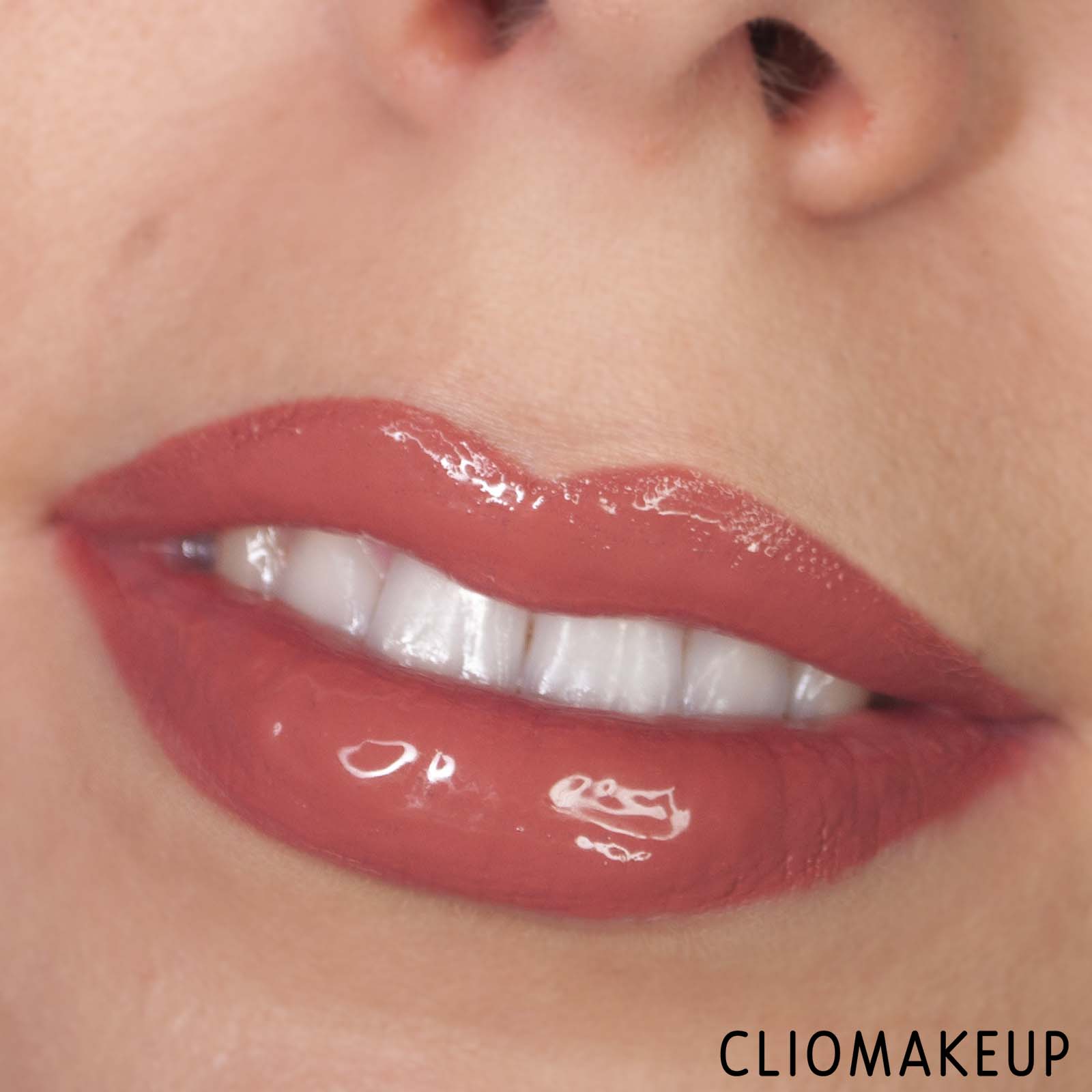 cliomakeup-recensione-rossetto-fenty-beauty-gloss-bomb-cream-color-drip-lip-cream-12