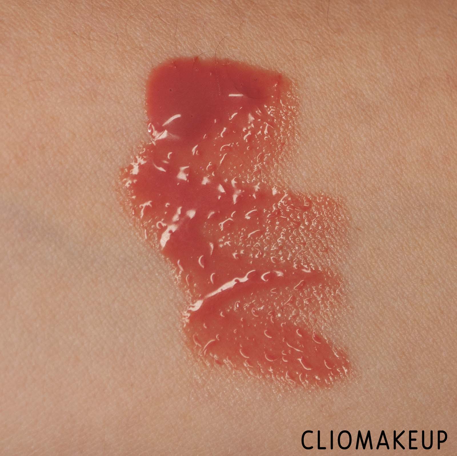 cliomakeup-recensione-rossetto-fenty-beauty-gloss-bomb-cream-color-drip-lip-cream-6