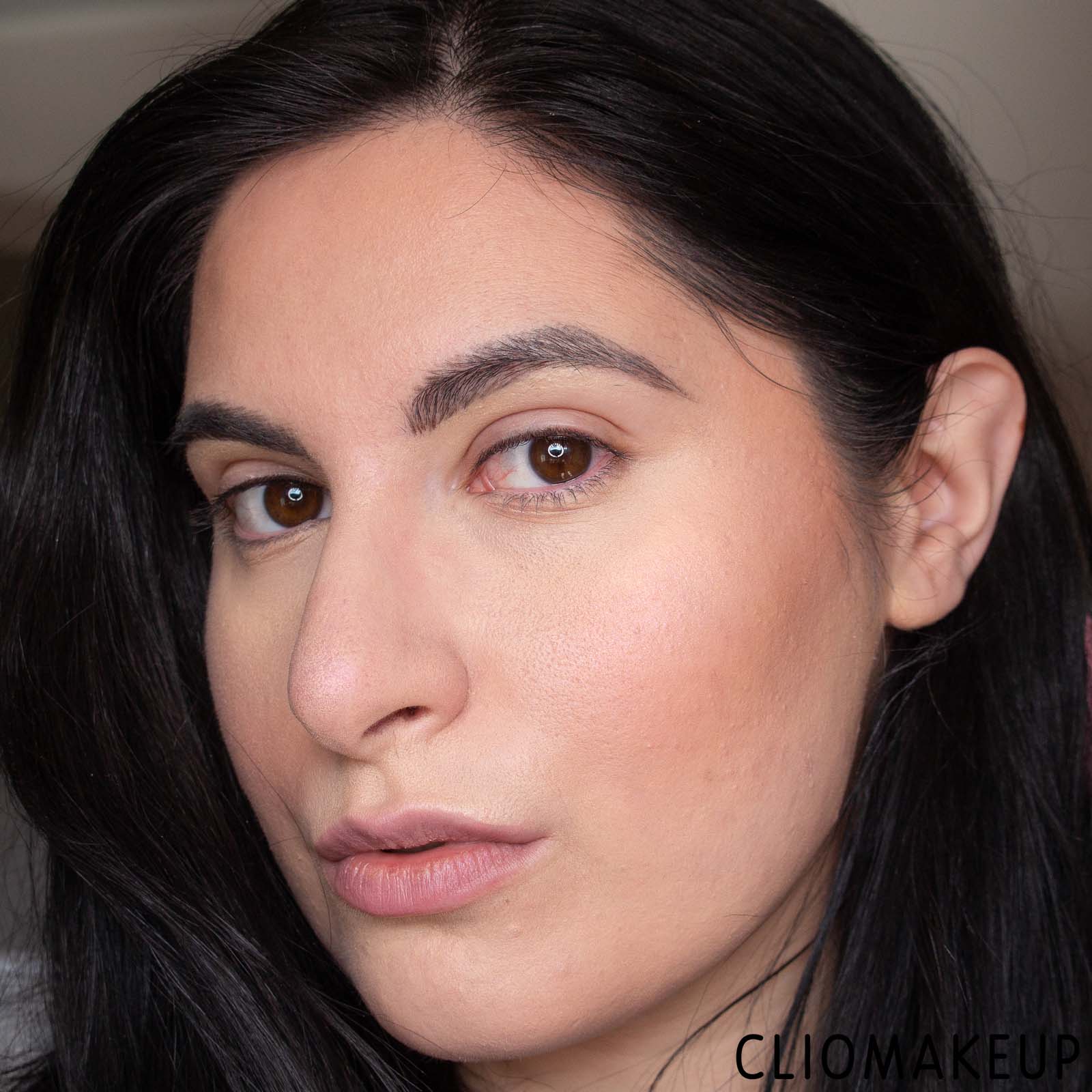 cliomakeup-recensione-Illuminante-essence-good-luck-charm-for-strength-face-and-body-highlighter-11