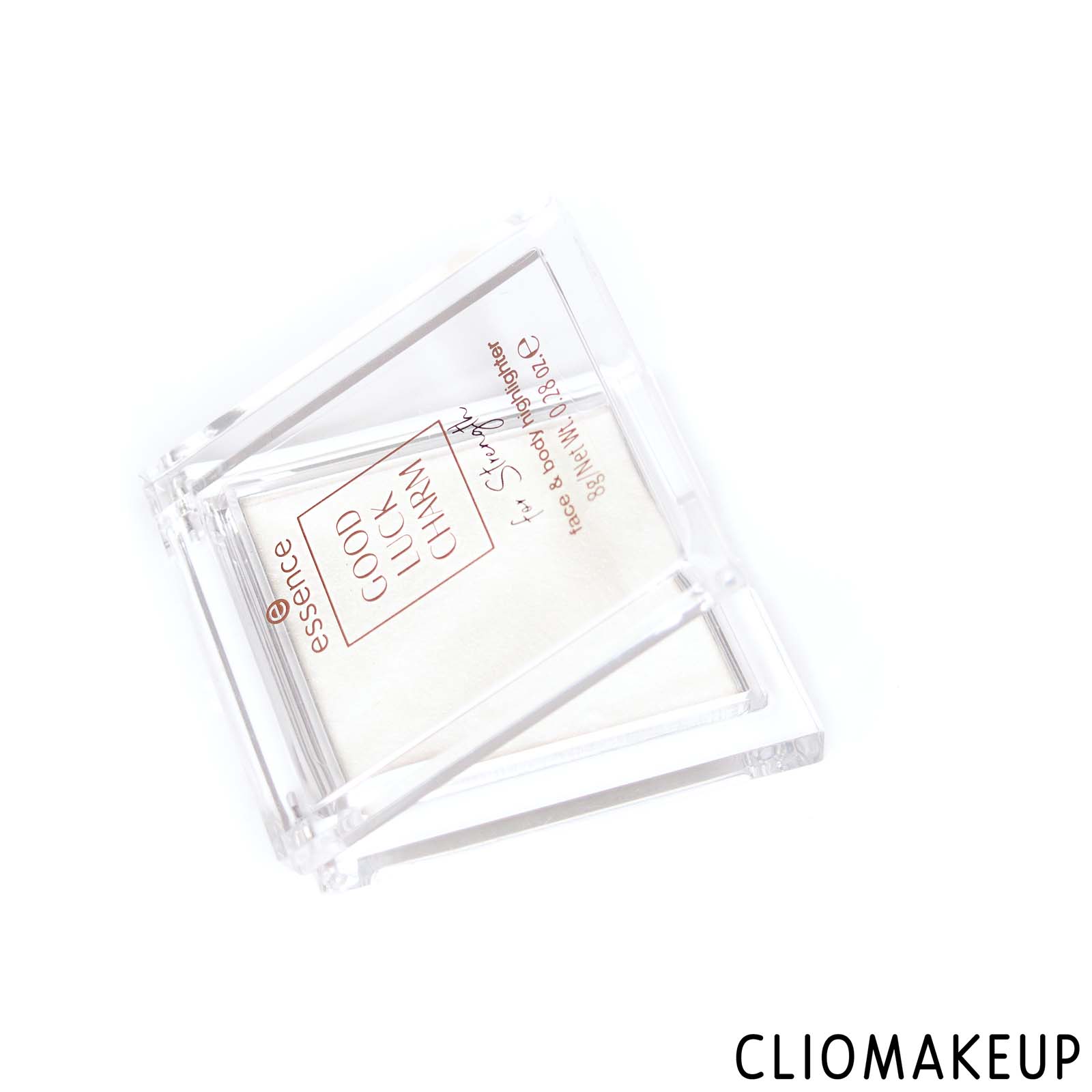 cliomakeup-recensione-Illuminante-essence-good-luck-charm-for-strength-face-and-body-highlighter-4