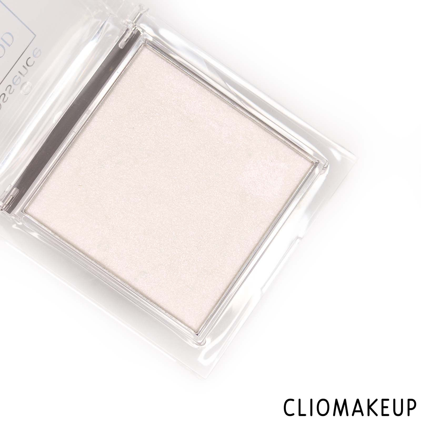 cliomakeup-recensione-Illuminante-essence-good-luck-charm-for-strength-face-and-body-highlighter-5