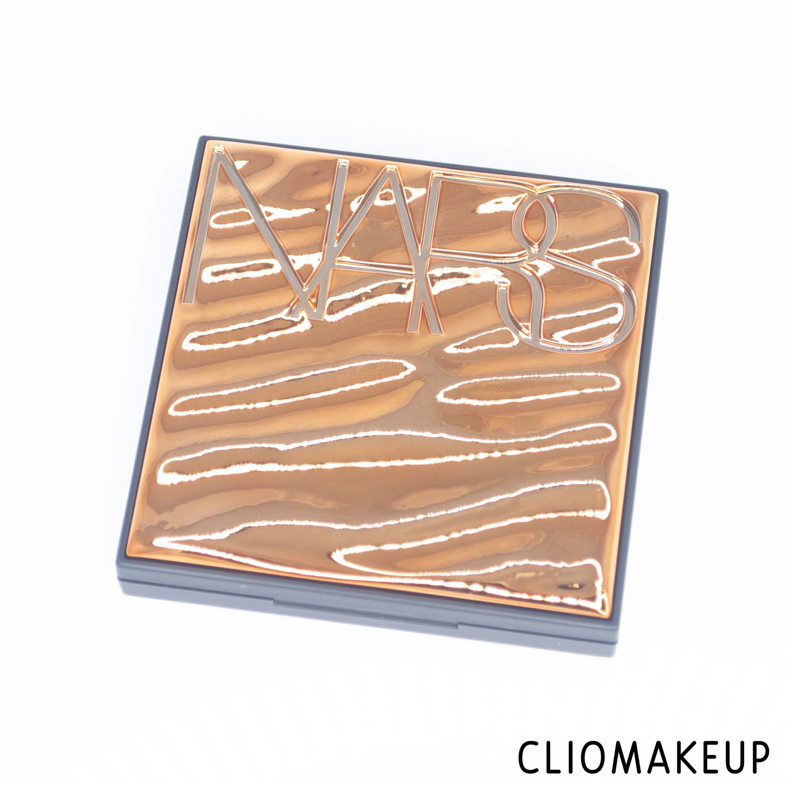 cliomakeup-recensione-bronzer-nars-paradise-found-bronzing-powder-4