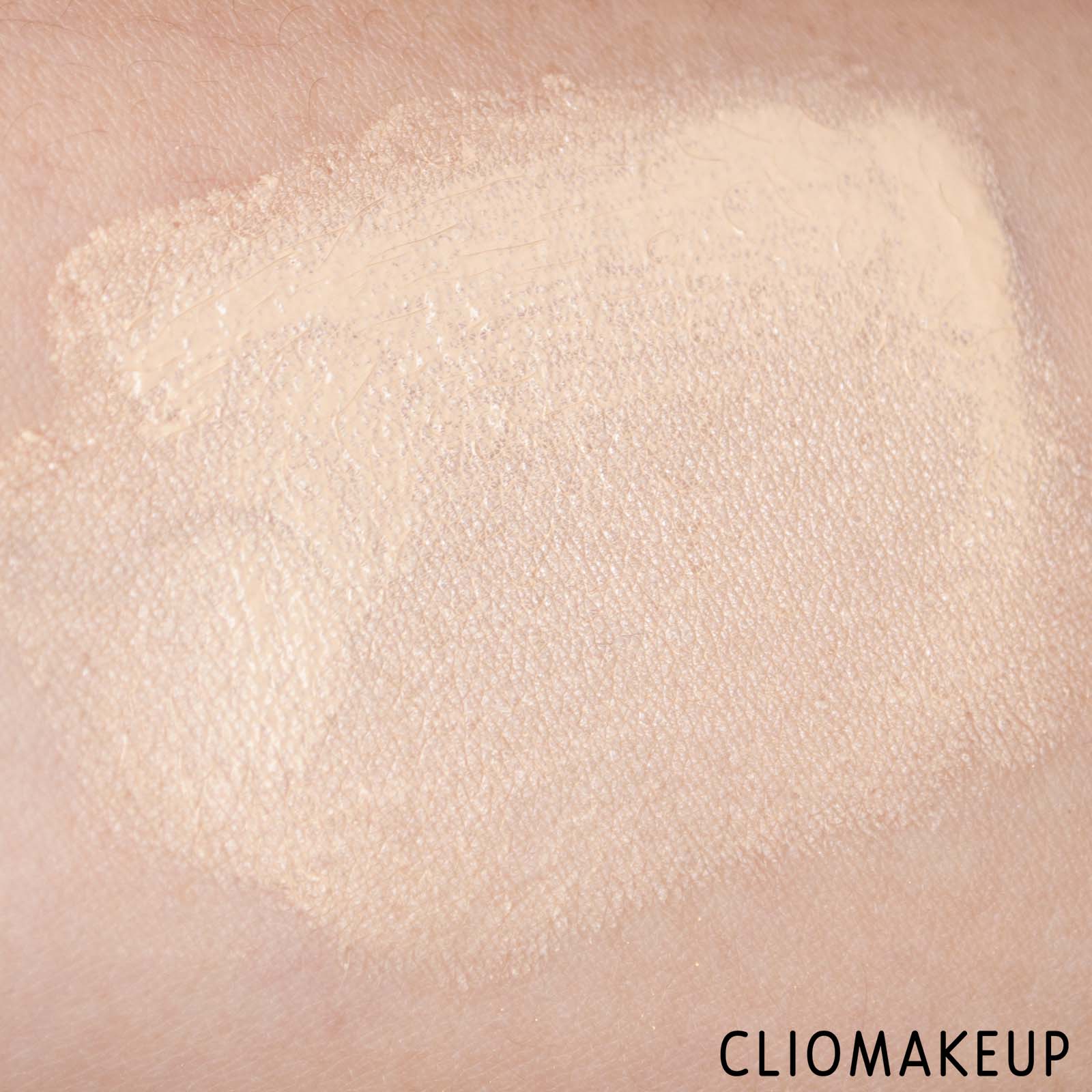 cliomakeup-recensione-fondotinta-urban-decay-stay-naked-hydro-maniac-tinted-glow-hydrator-7