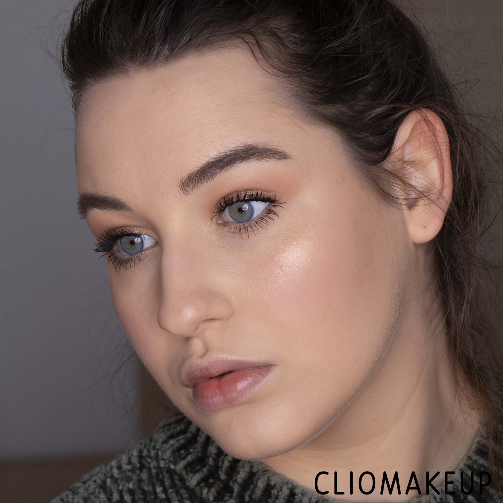 cliomakeup-recensione-illuminante-Catrice-More-Than-Glow-Highlighter-11