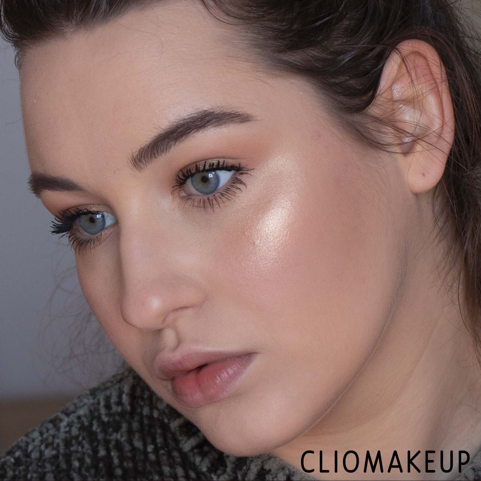 cliomakeup-recensione-illuminante-Catrice-More-Than-Glow-Highlighter-12