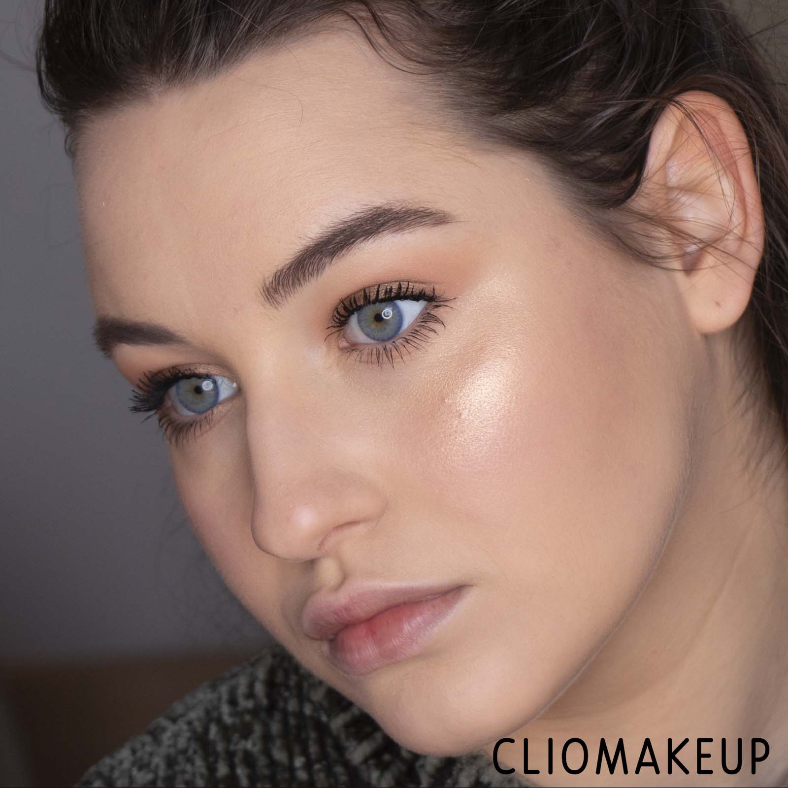 cliomakeup-recensione-illuminante-Catrice-More-Than-Glow-Highlighter-13