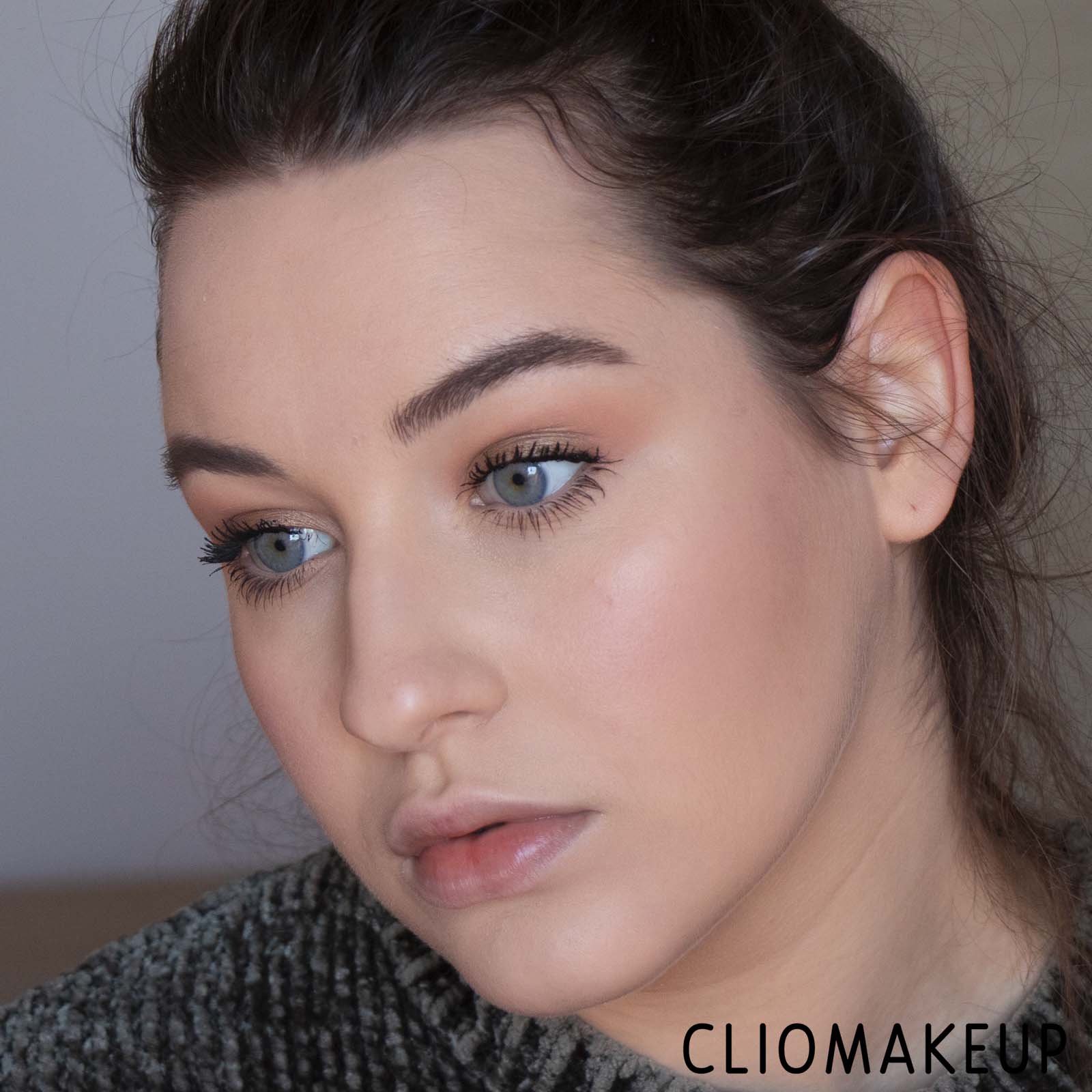 cliomakeup-recensione-illuminante-Catrice-More-Than-Glow-Highlighter-8