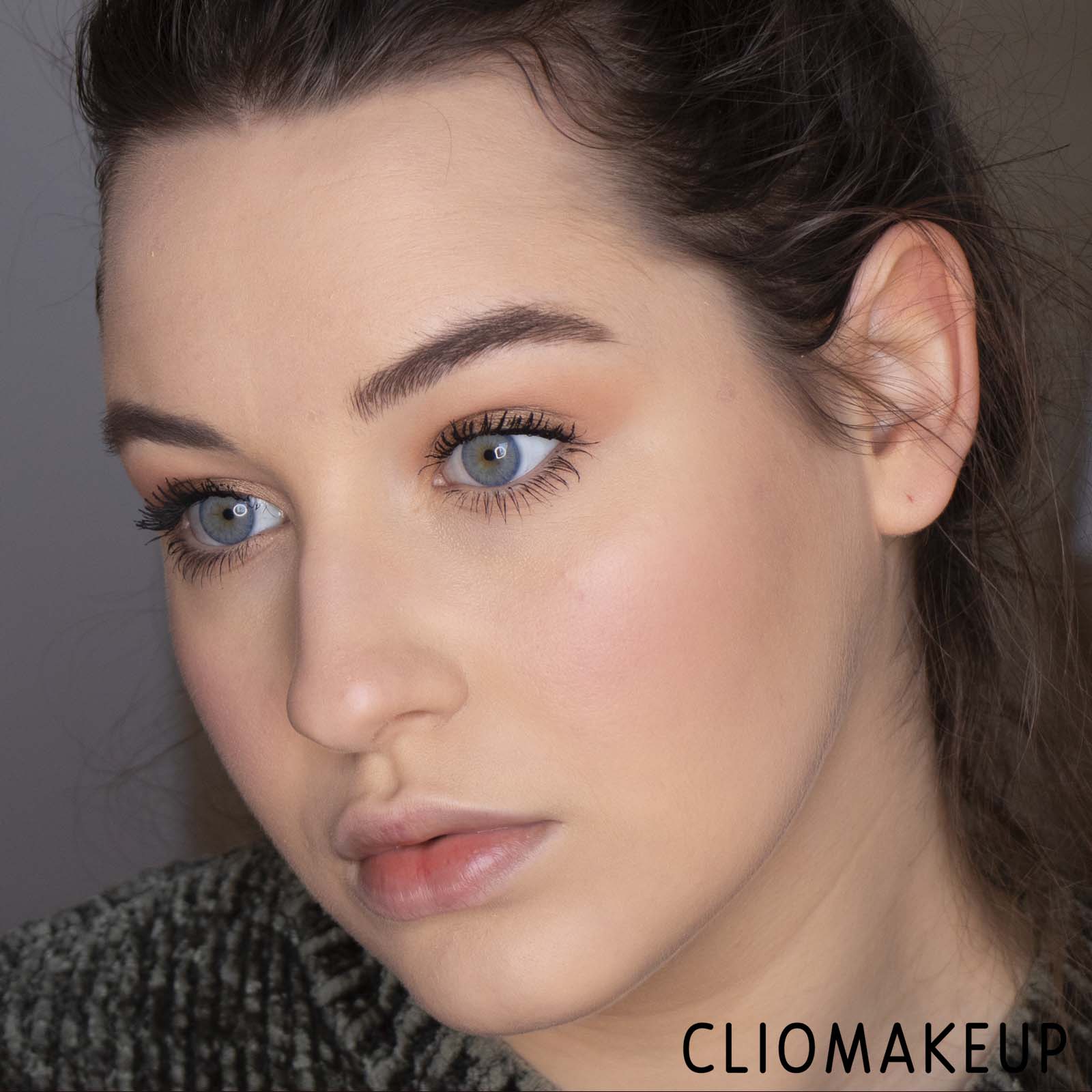 cliomakeup-recensione-illuminante-Catrice-More-Than-Glow-Highlighter-9