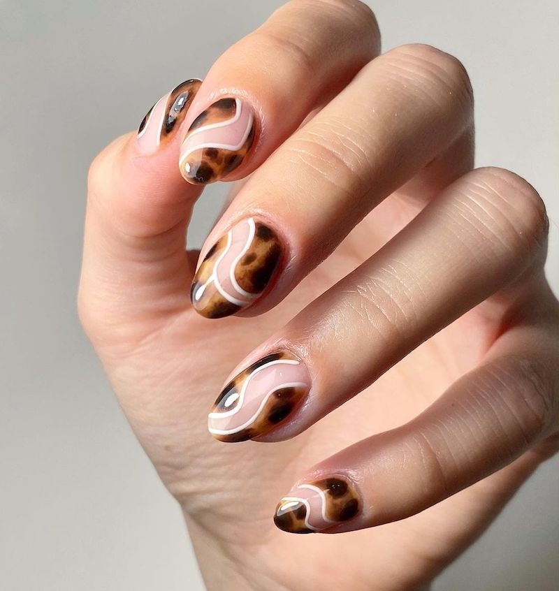 cliomakeup-swirl-nails-teamclio-2