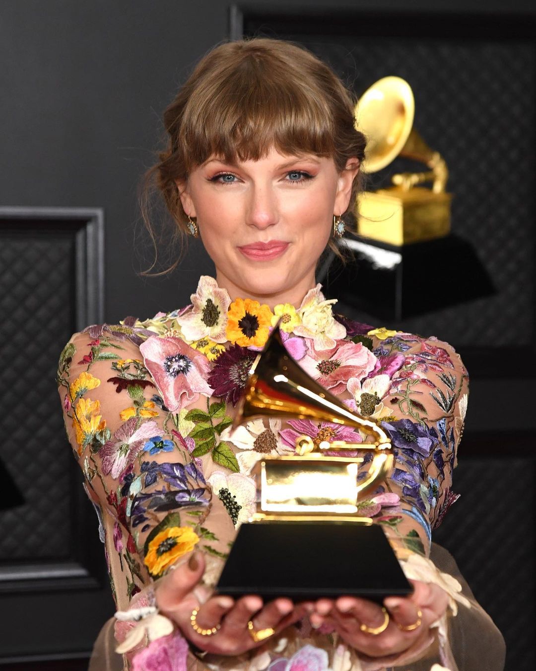 cliomakeup-grammy-2021-look-19-taylorswift