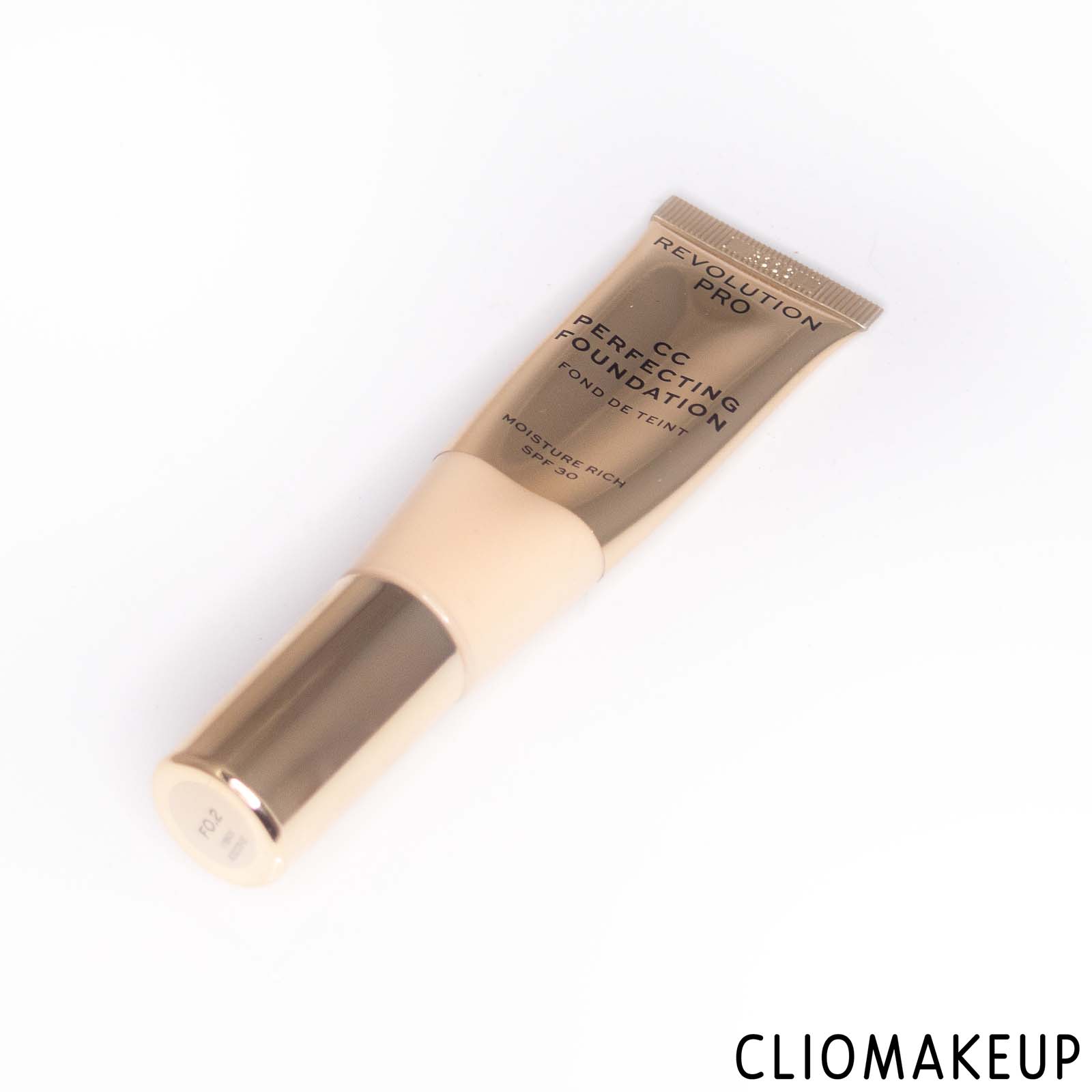 cliomakeup-recensione-cc-cream-revolution-pro-cc-cream-perfecting-foundation-spf-30-4