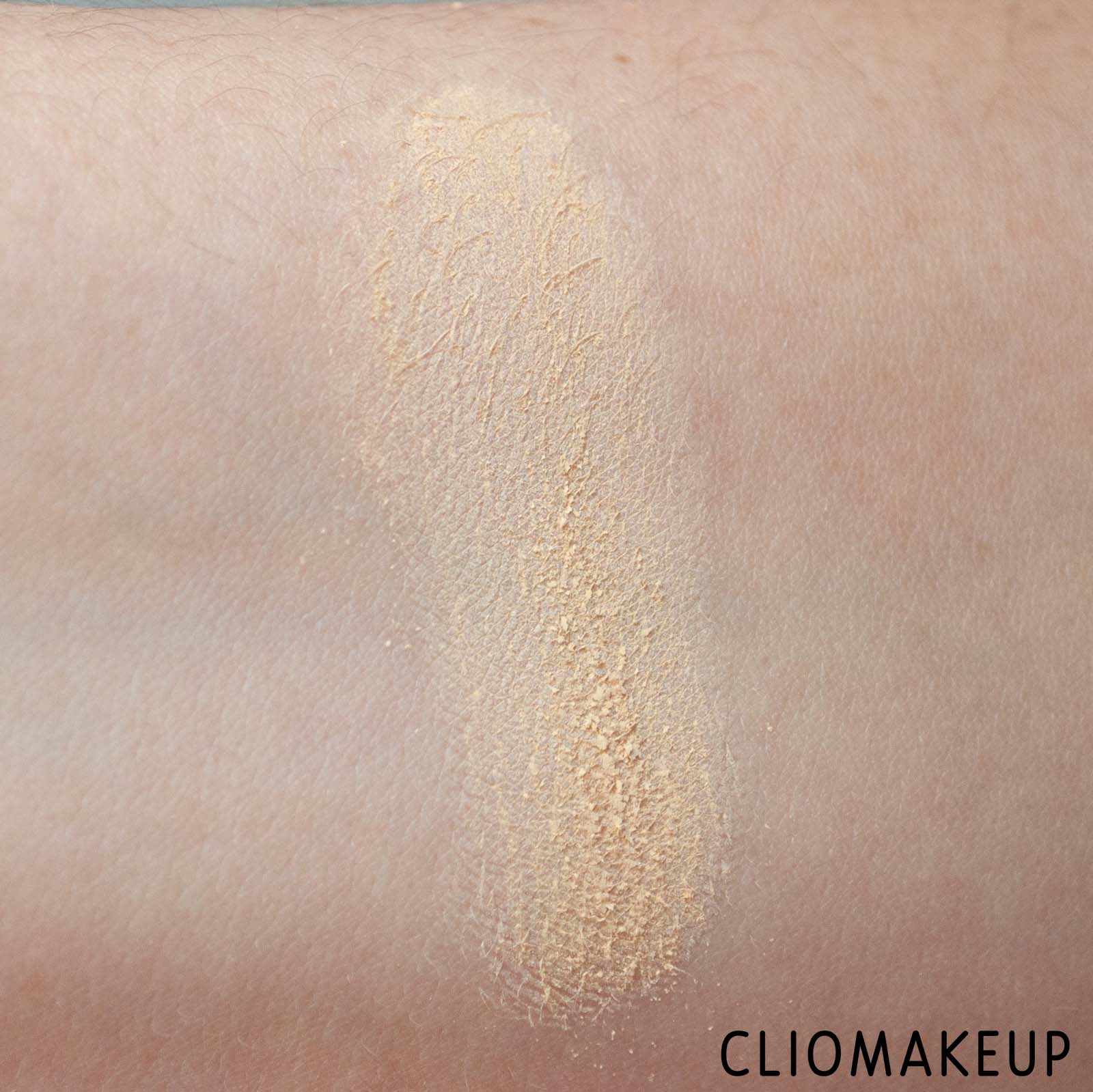 cliomakeup-recensione-fondotinta-loreal-infaillible-24h-fresh-wear-foundation-in-a-powder-6