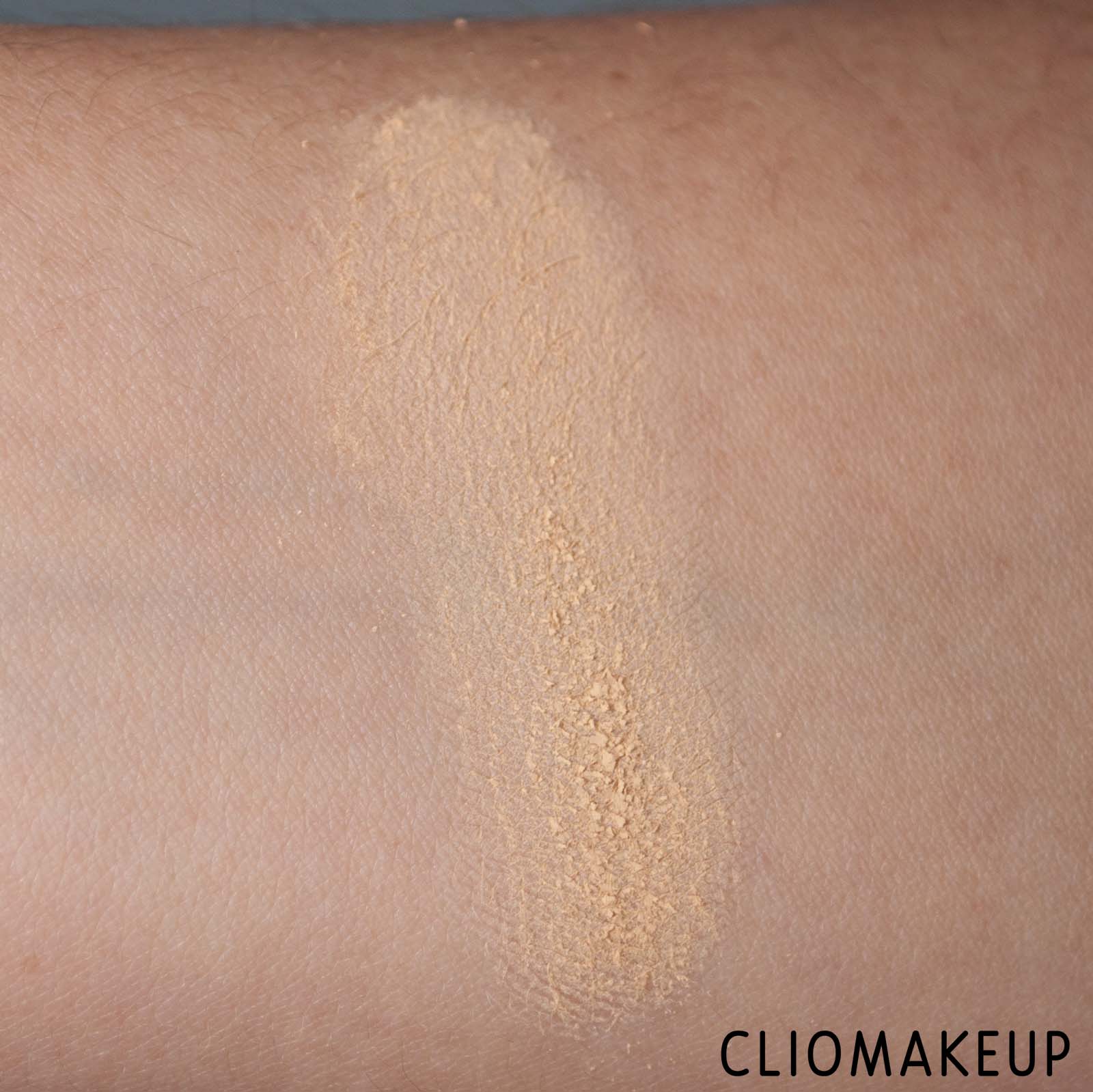 cliomakeup-recensione-fondotinta-loreal-infaillible-24h-fresh-wear-foundation-in-a-powder-7