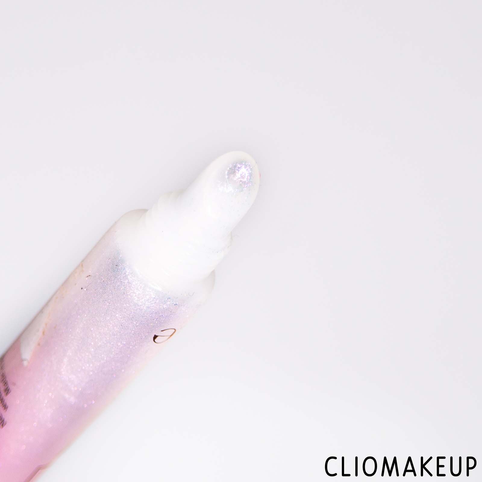 cliomakeup-recensione-gloss-essence-good-luck-charm-for-joy-sparkling-lipgloss-5