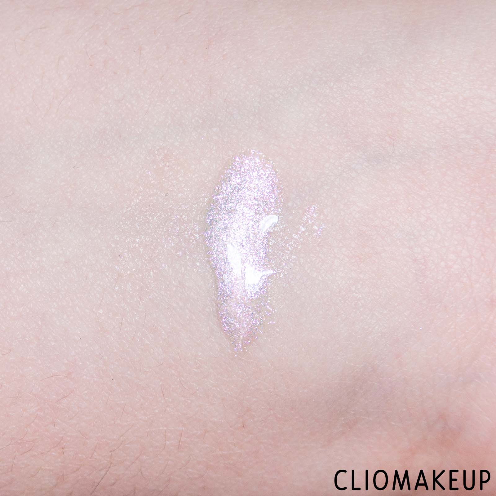 cliomakeup-recensione-gloss-essence-good-luck-charm-for-joy-sparkling-lipgloss-6