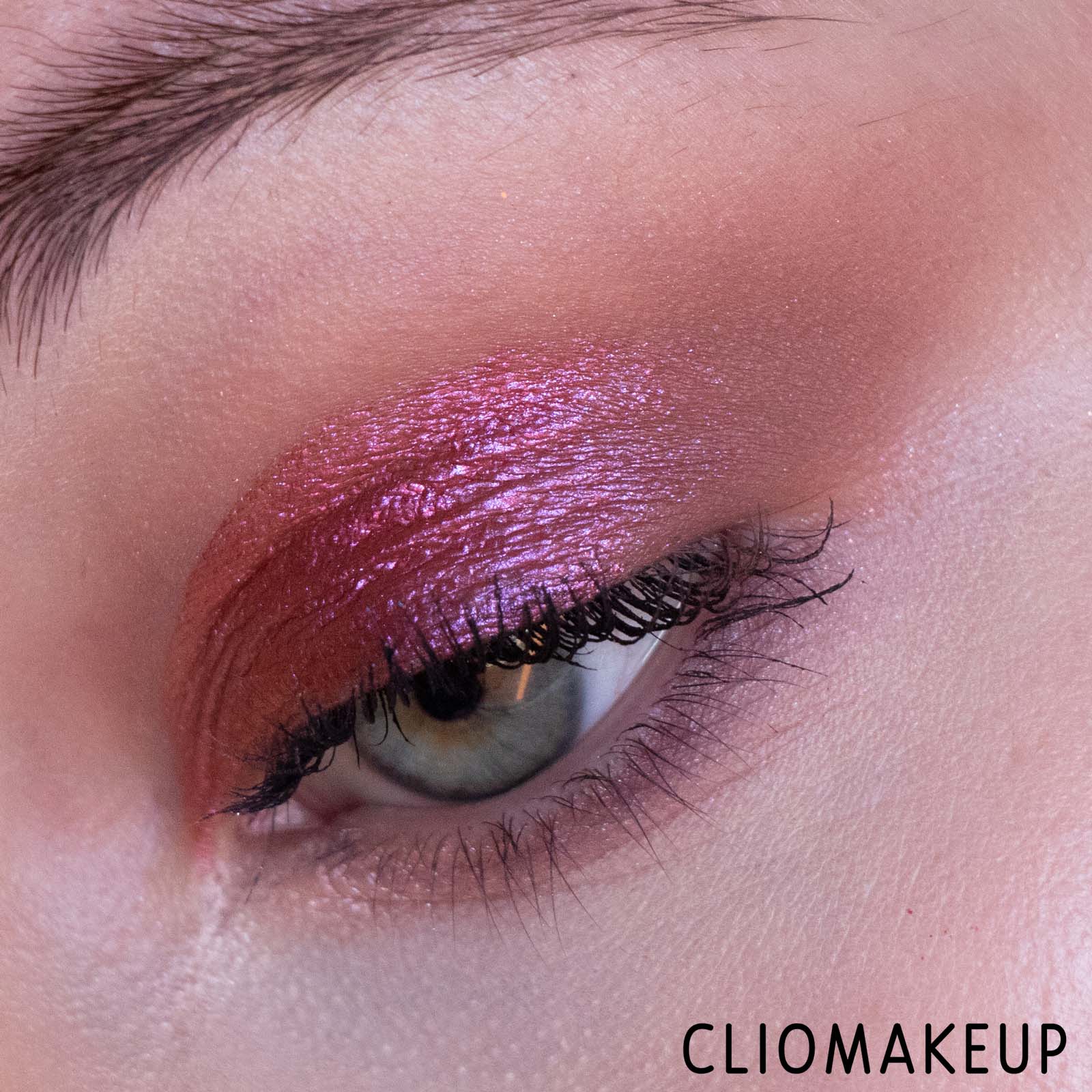 cliomakeup-recensione-ombretto-liquido-By-Beauty-Bay-New-Romantic-Liquid-Crystal-Eyeshadow-13