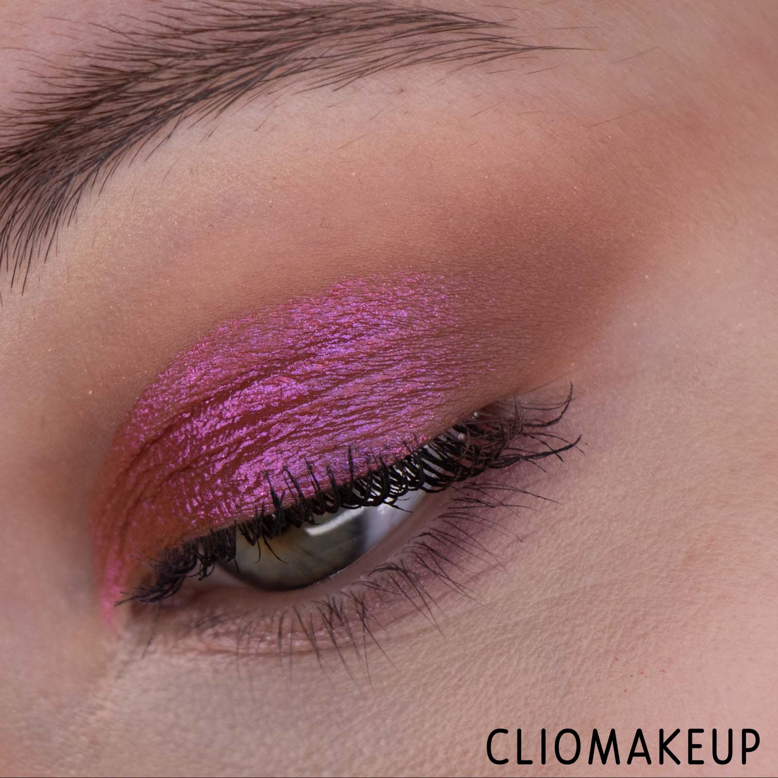 cliomakeup-recensione-ombretto-liquido-By-Beauty-Bay-New-Romantic-Liquid-Crystal-Eyeshadow-14