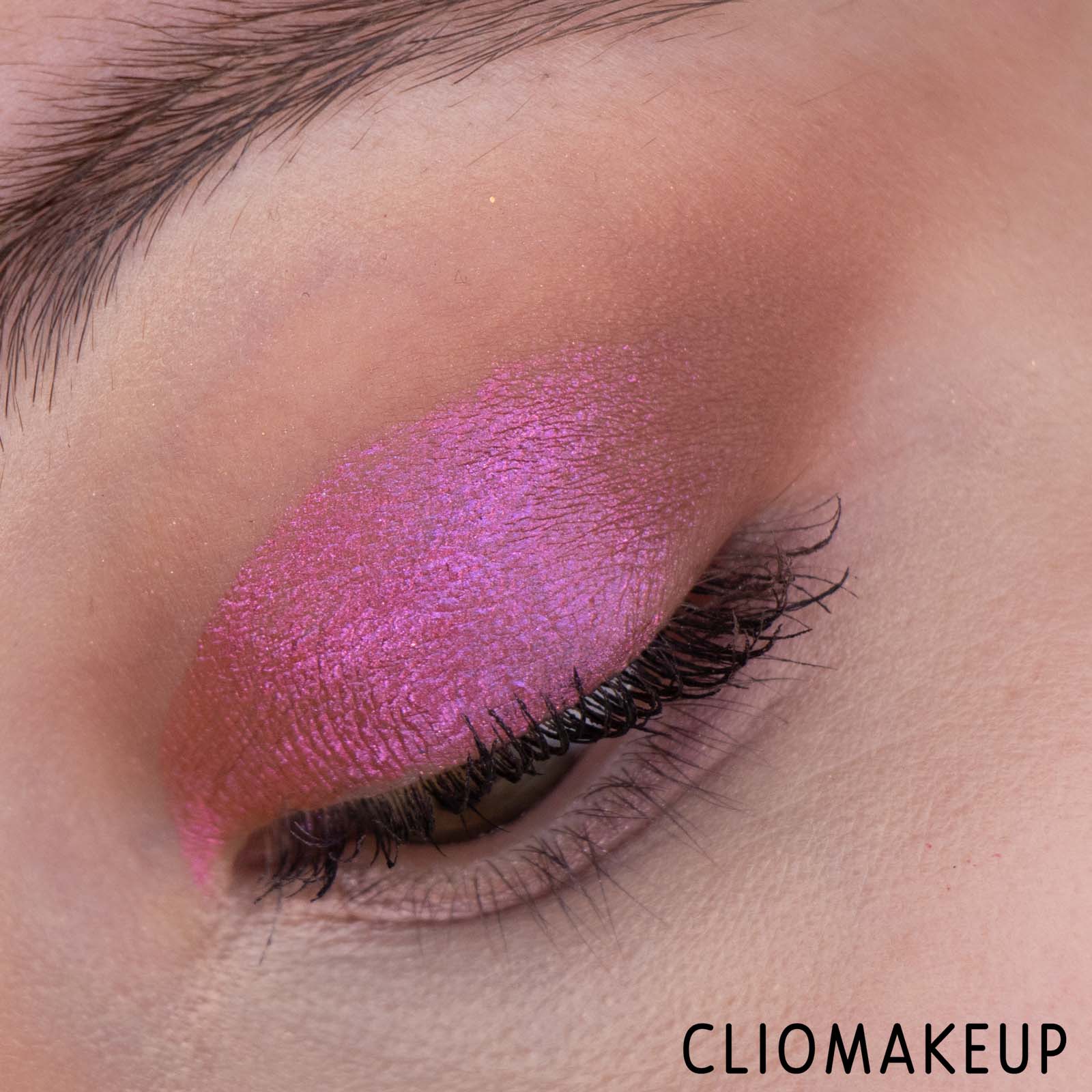 cliomakeup-recensione-ombretto-liquido-By-Beauty-Bay-New-Romantic-Liquid-Crystal-Eyeshadow-15