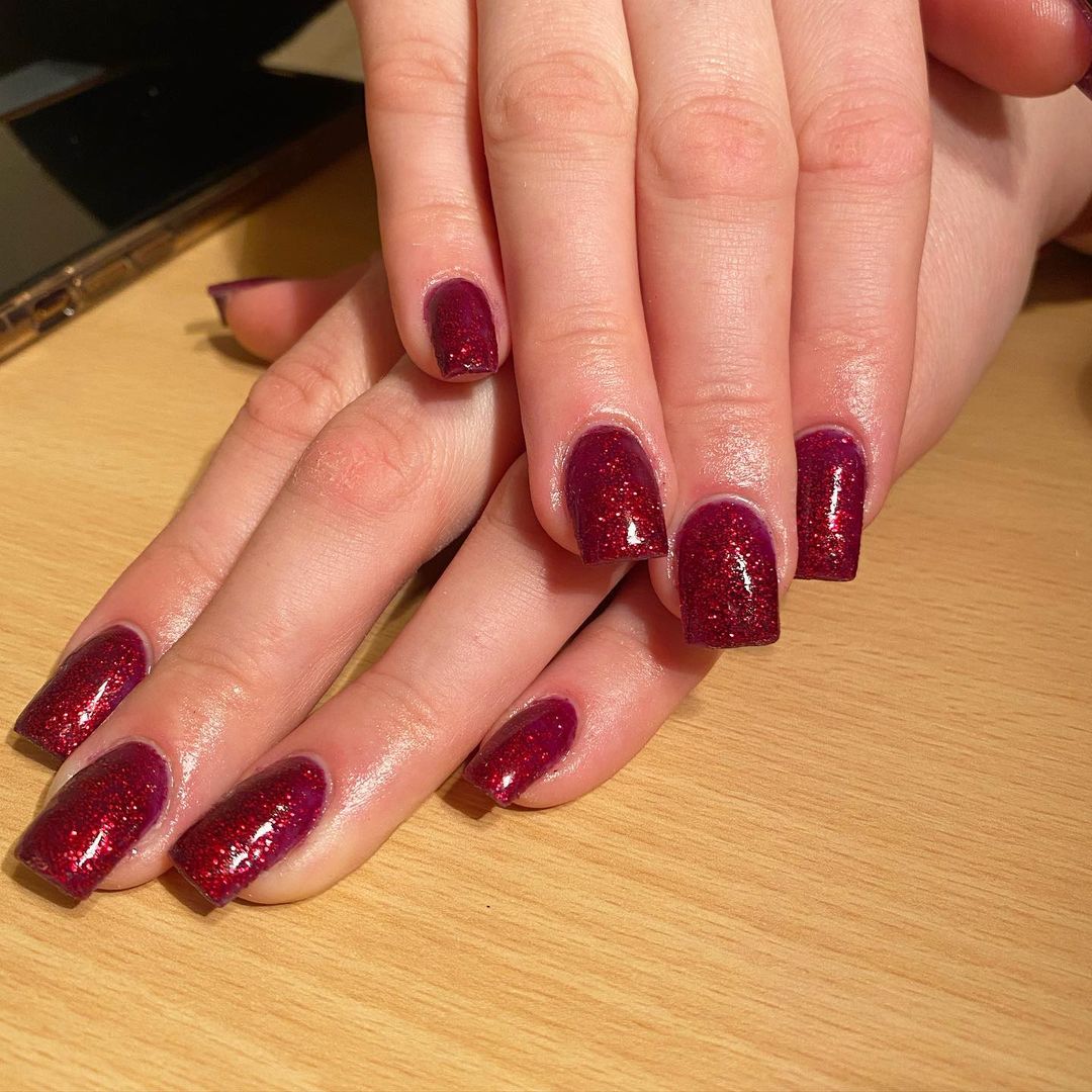 Cliomakeup-unghie-ruby-red-dowii-nailss