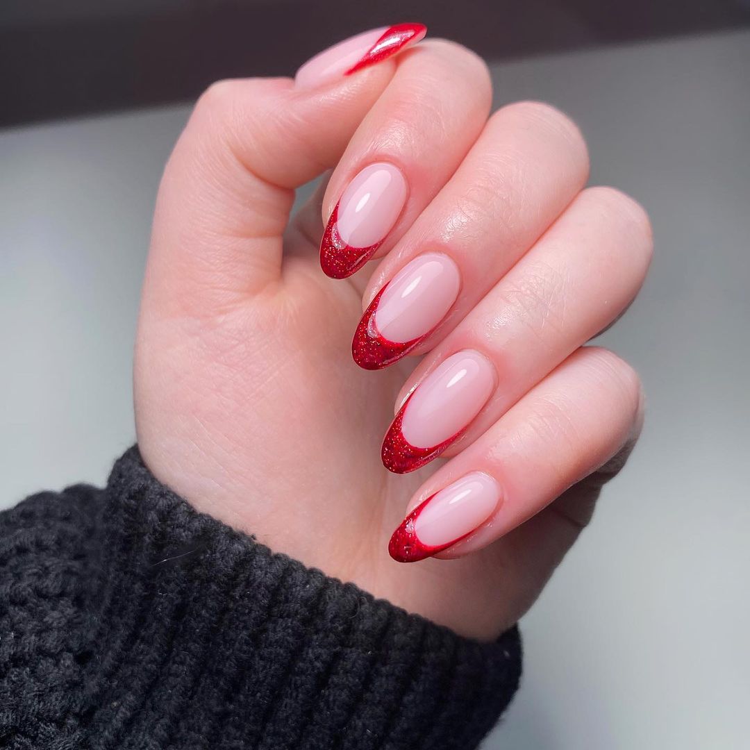 Cliomakeup-unghie-ruby-red-ellielouisenails