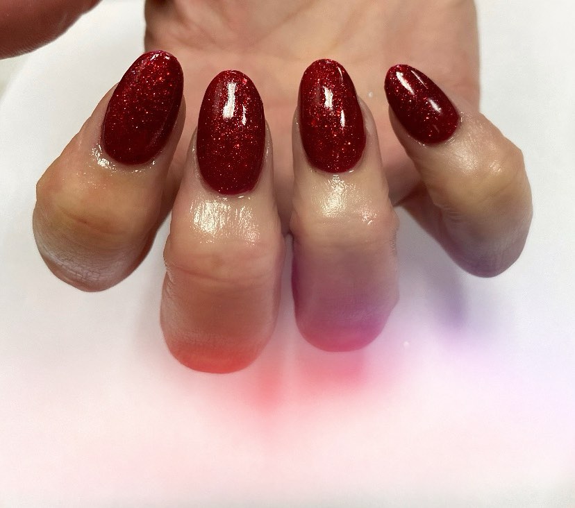 Cliomakeup-unghie-ruby-red-manicure