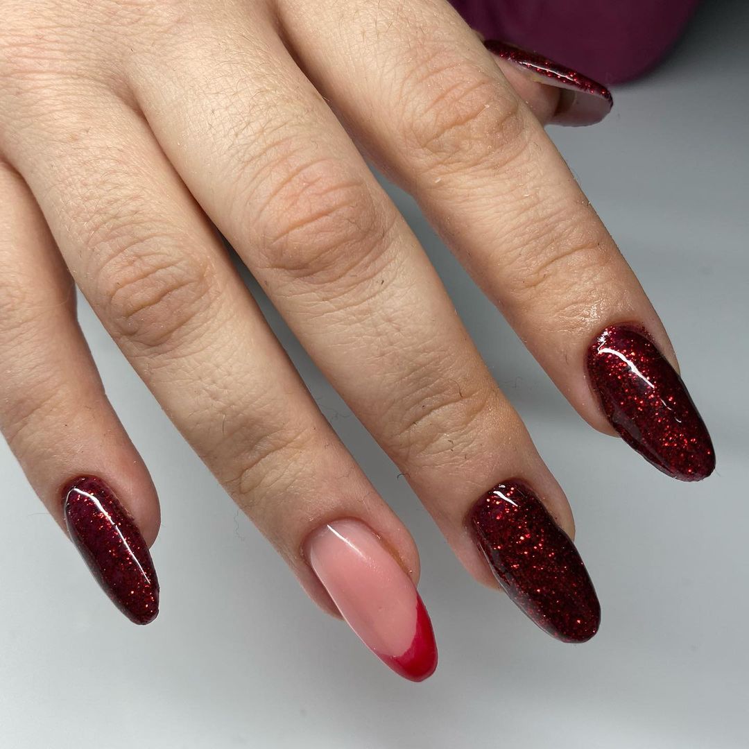 Cliomakeup-unghie-ruby-red-nailsbyrvm-accent-manicure