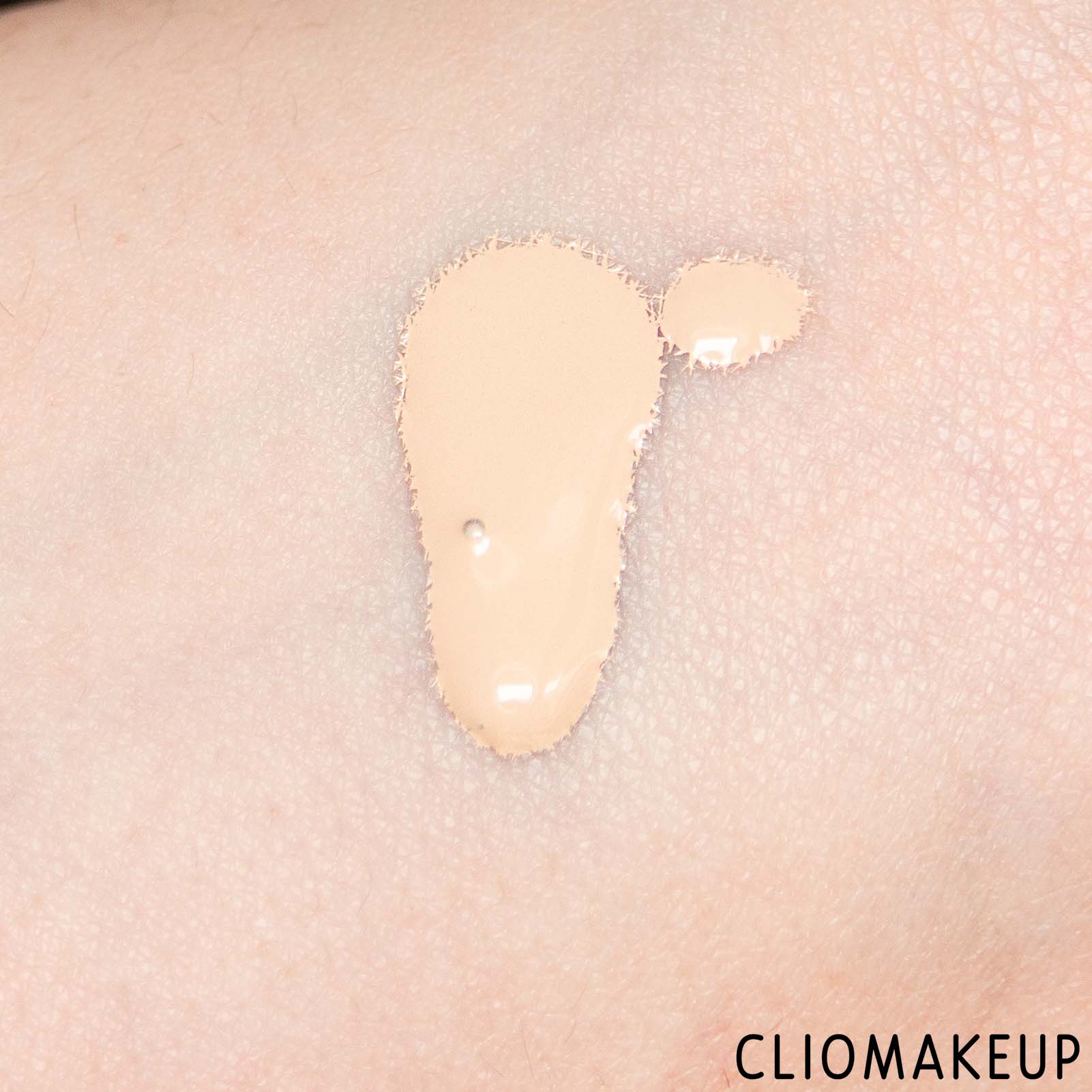 cliomakeup-recensione-fondotinta-revolution-pro-foundation-drops -7