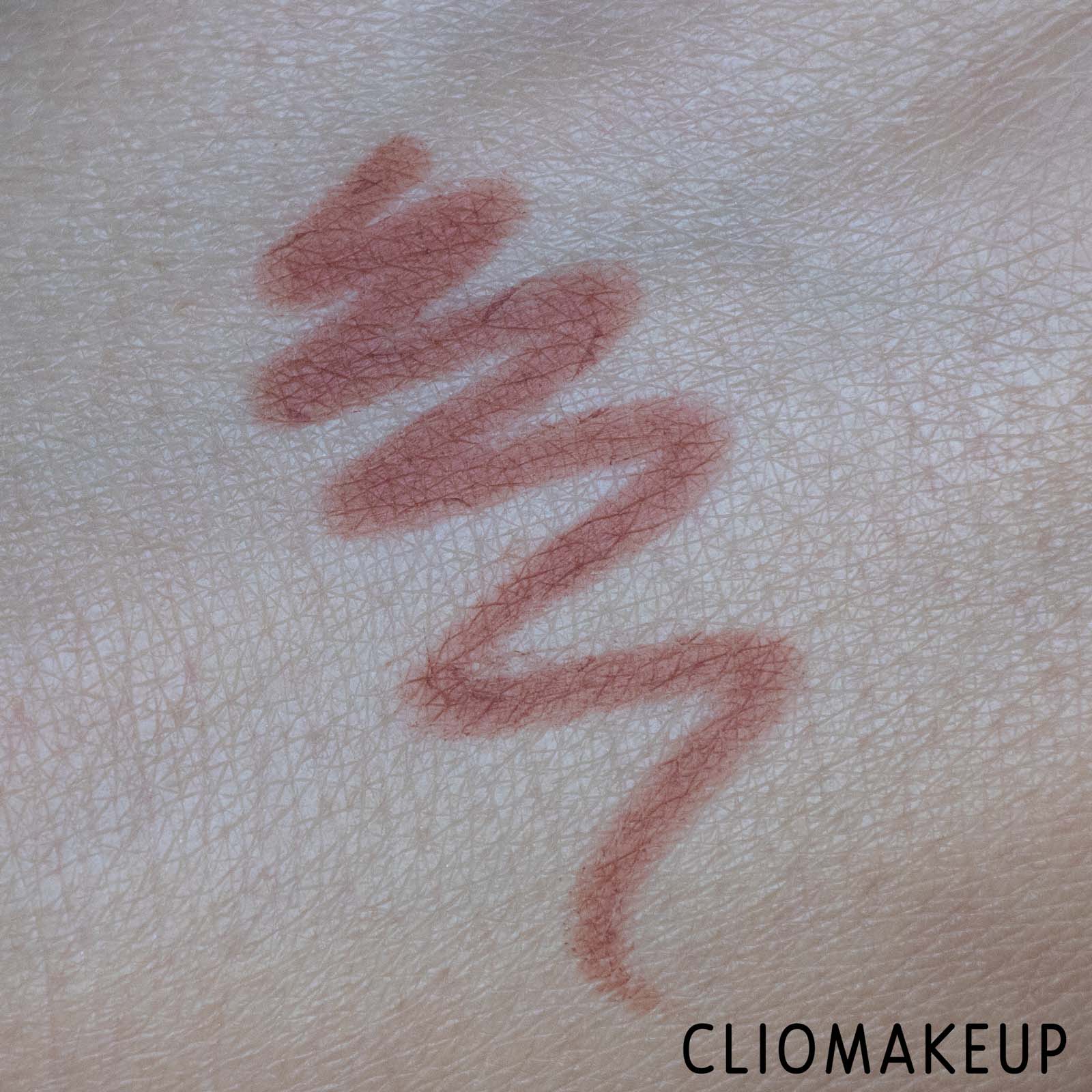 Cliomakeup-Recensione-matita-labbra-Huda-Beauty-Lip-Contour-2.0-Automatic-Lip-Pencil-6