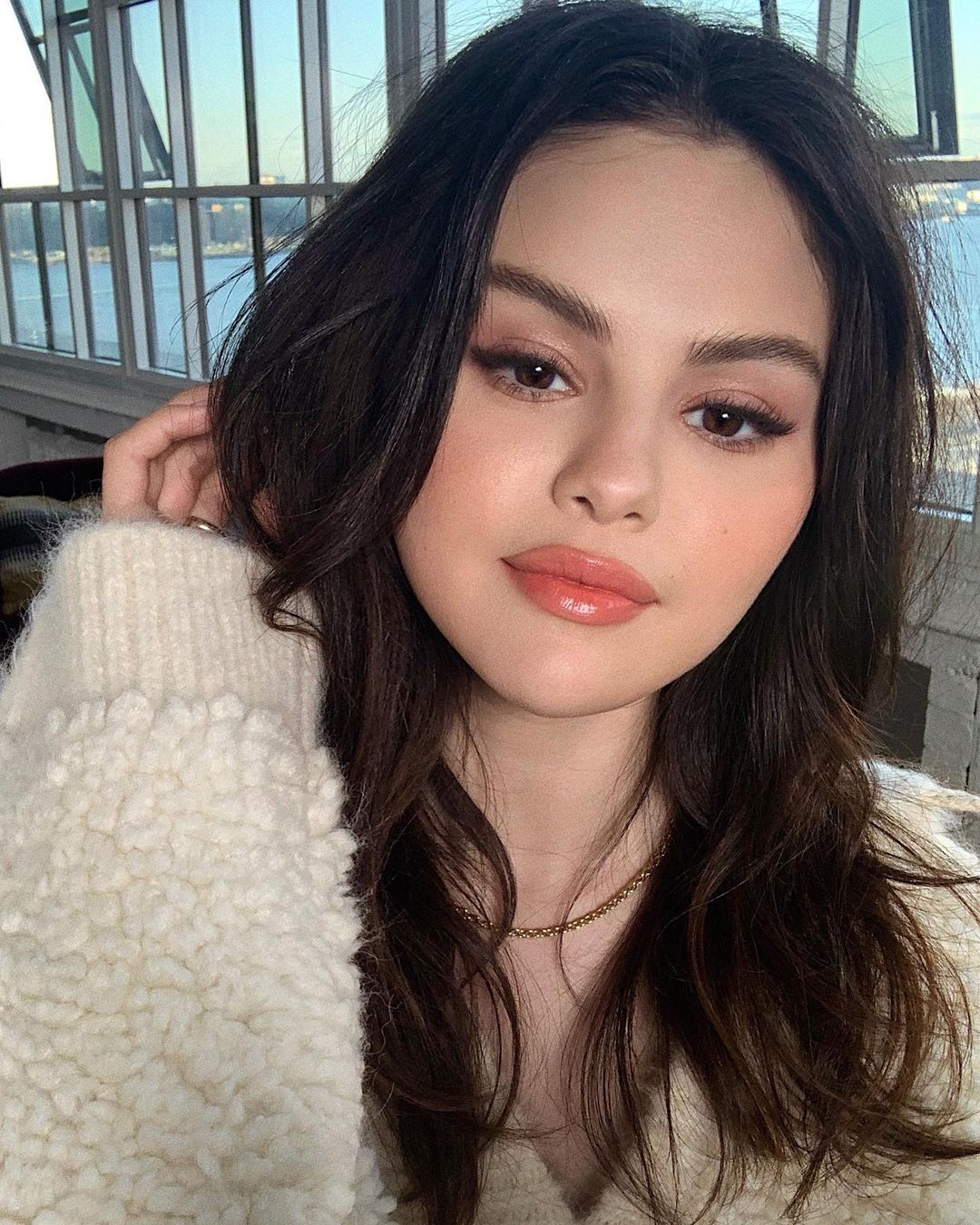 Cliomakeup-tendenza-overlining-selena-gomez