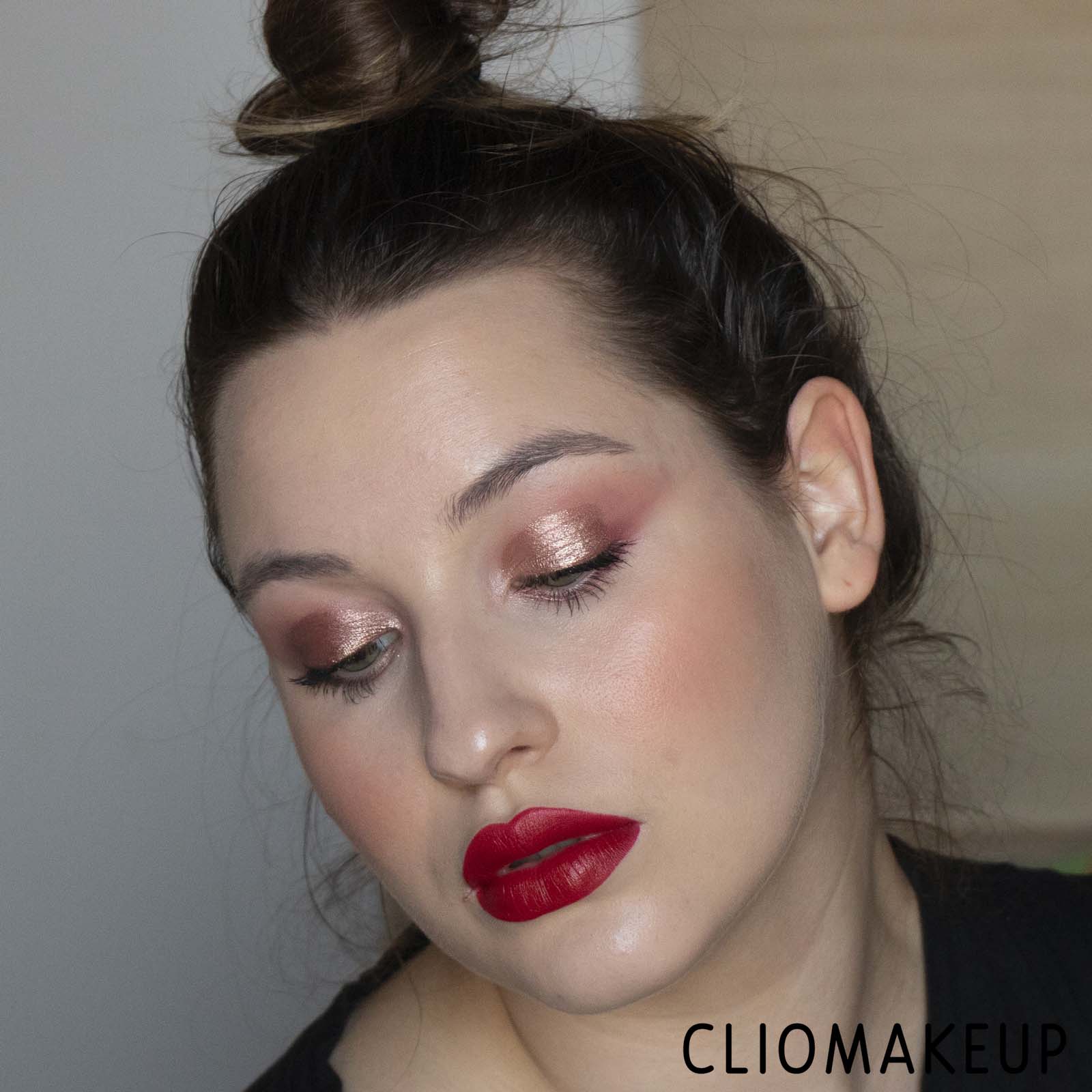 Recensione Rossetto-MAC-Black-Cherry-Matte-Lipstick-Moody-Bloom-12